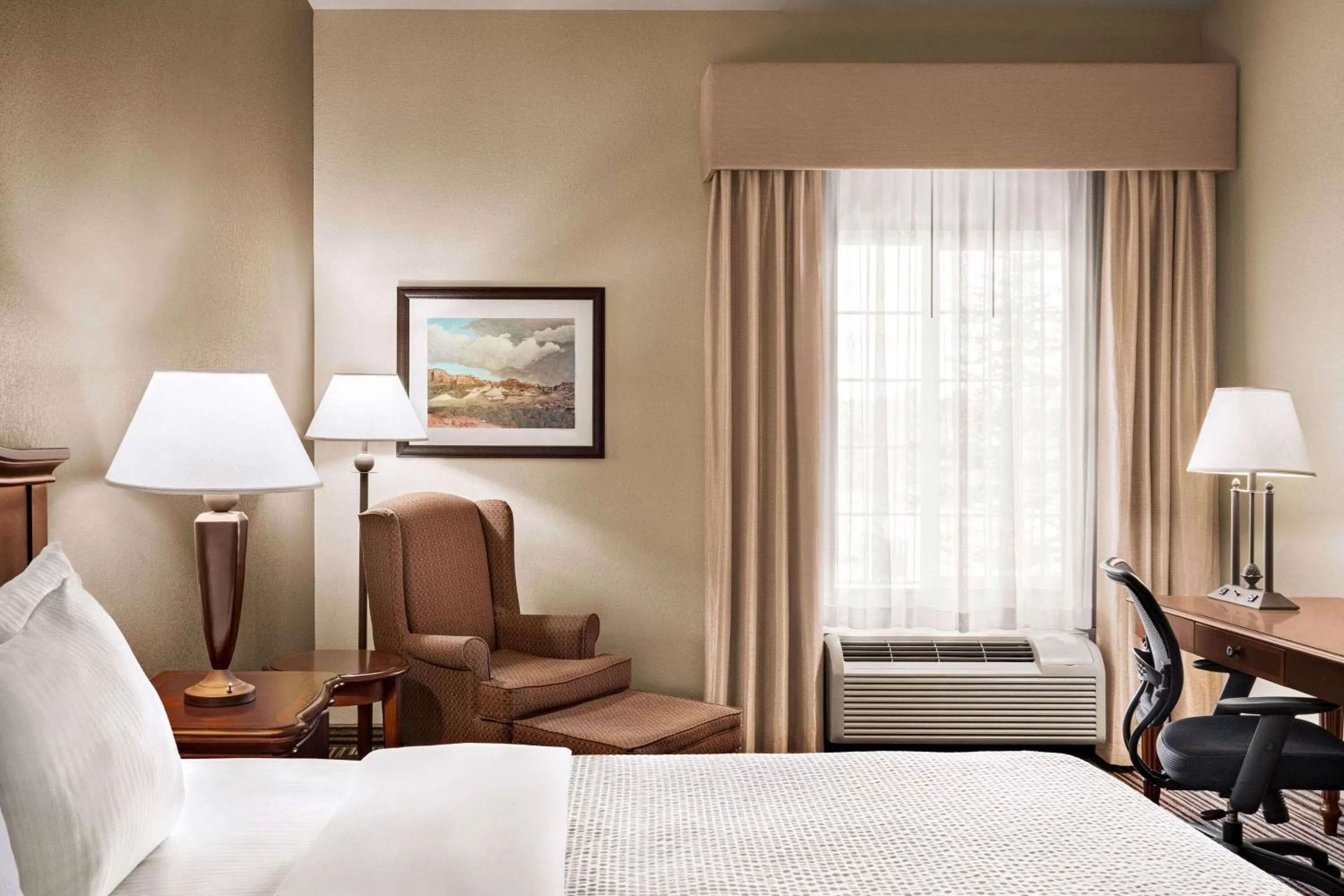 Photo of the whole room, Bed in La Quinta by Wyndham Trinidad