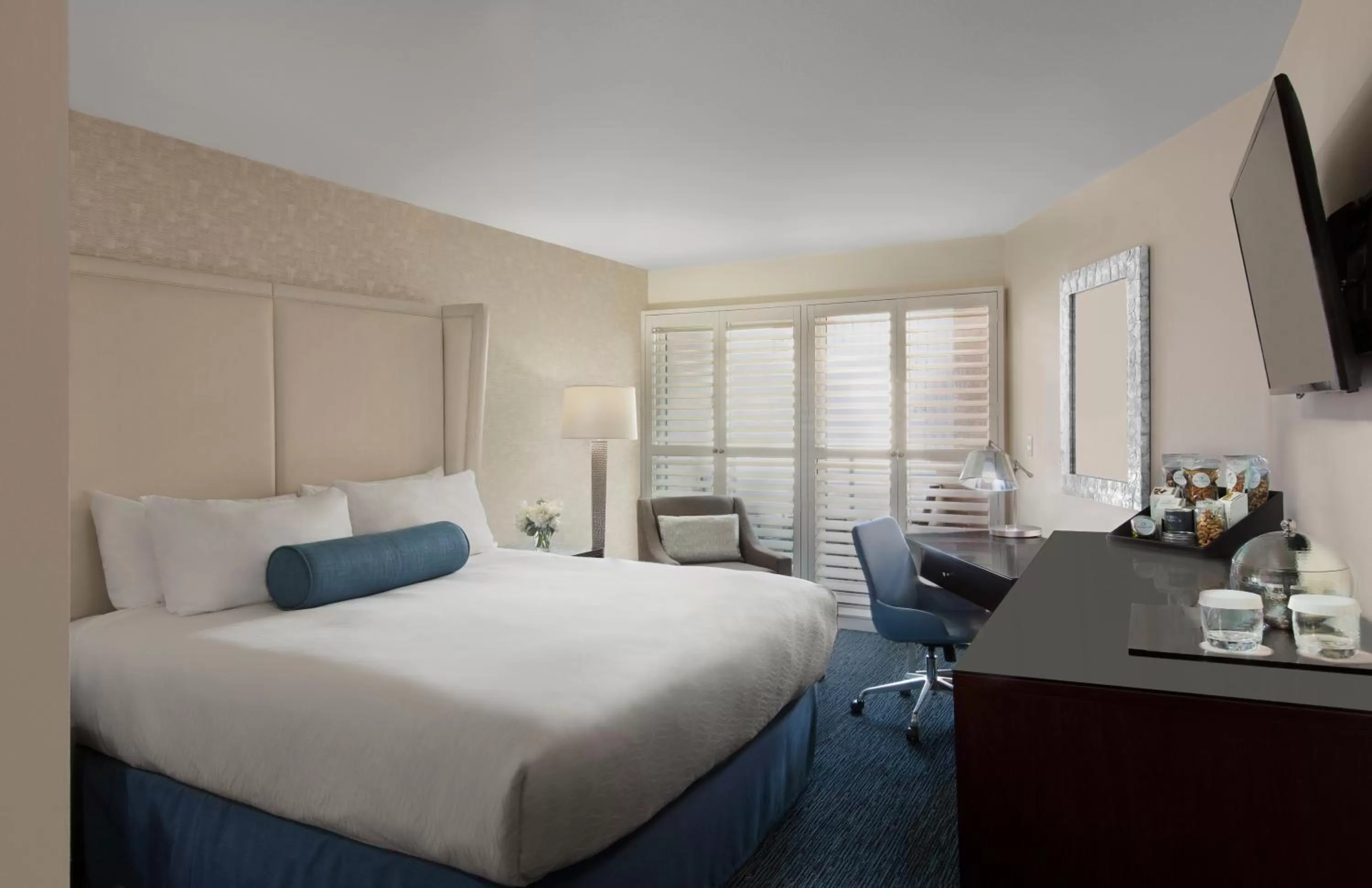 Standard King with Balcony in Ocean View Hotel