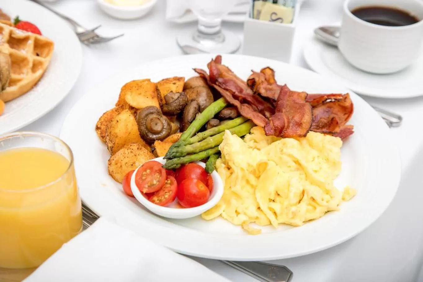 English/Irish breakfast in Castle Oaks House Hotel