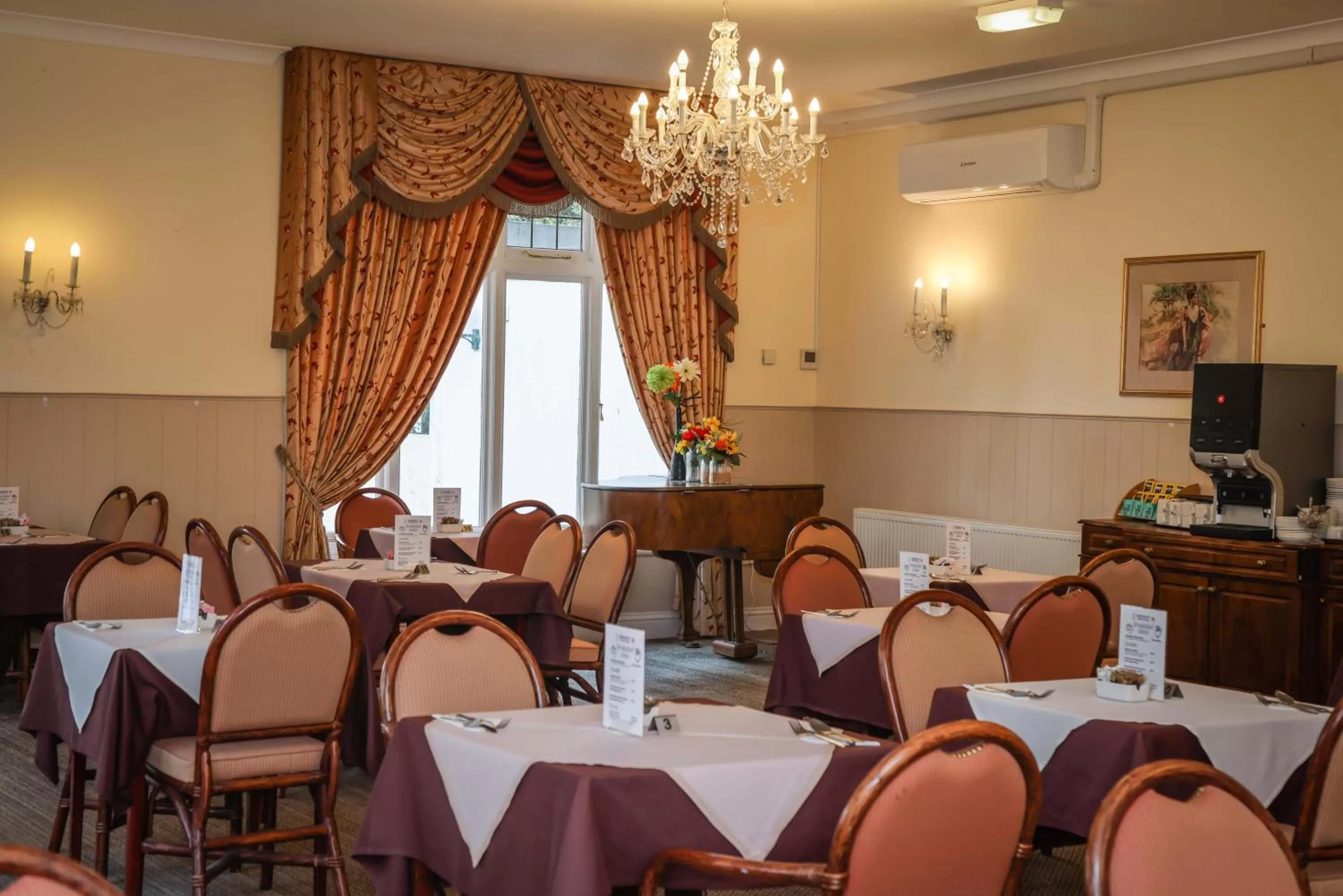 Restaurant/places to eat in The Grove Hotel