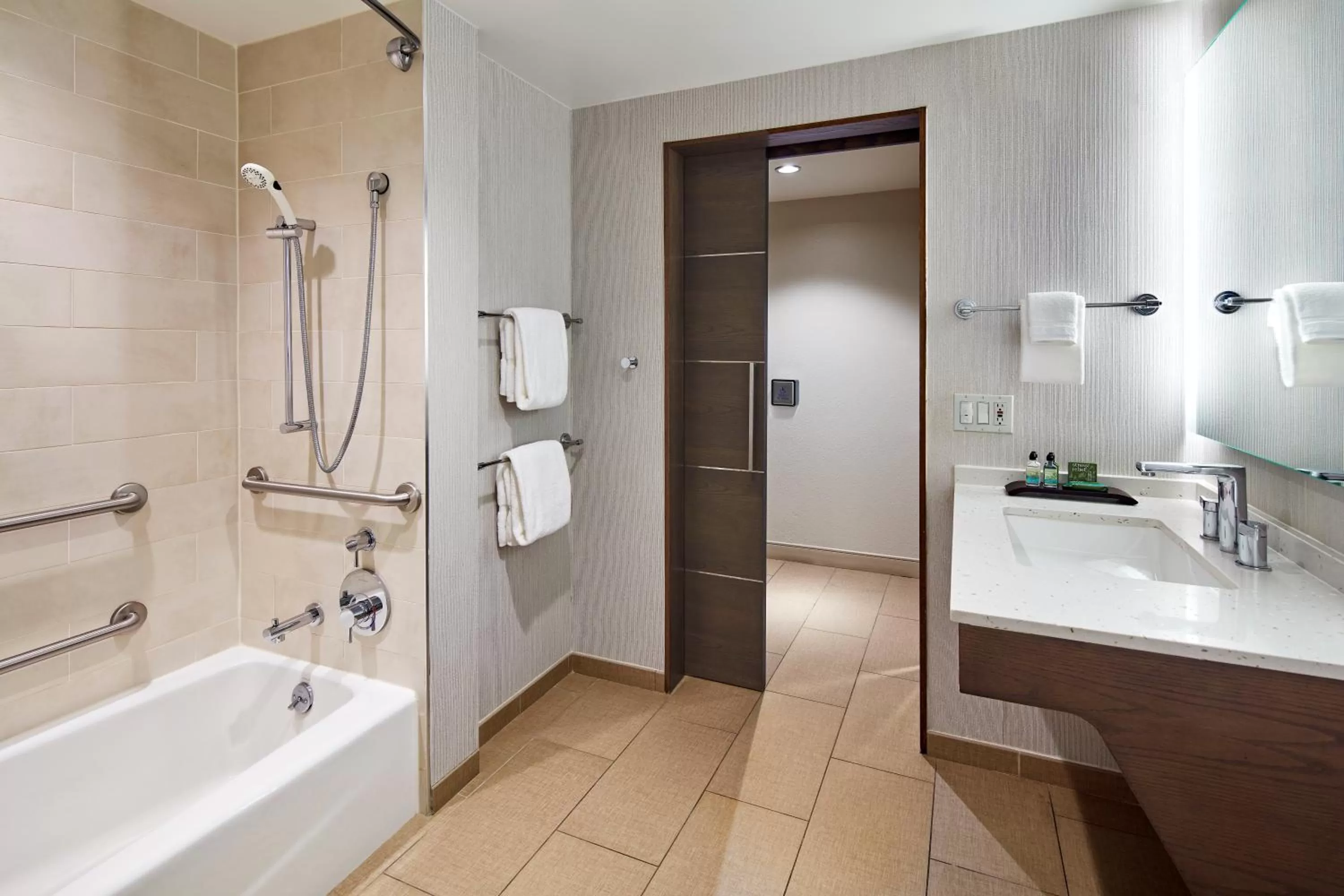 Accessible Queens Premium / Bath Tub with Holding Bar in The Anza-a Calabasas Hotel