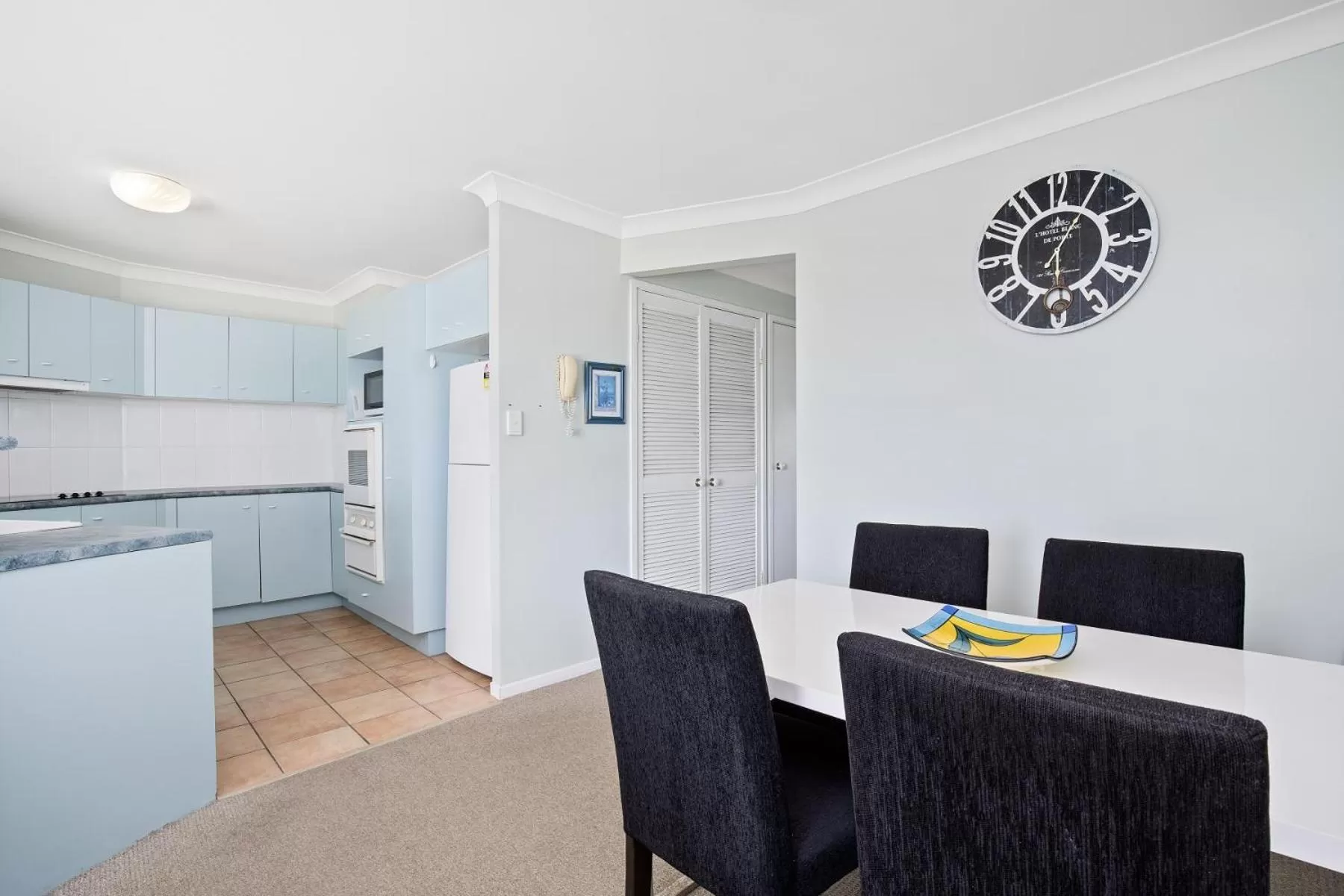 Kitchen or kitchenette in Kirra Palms Holiday Apartments
