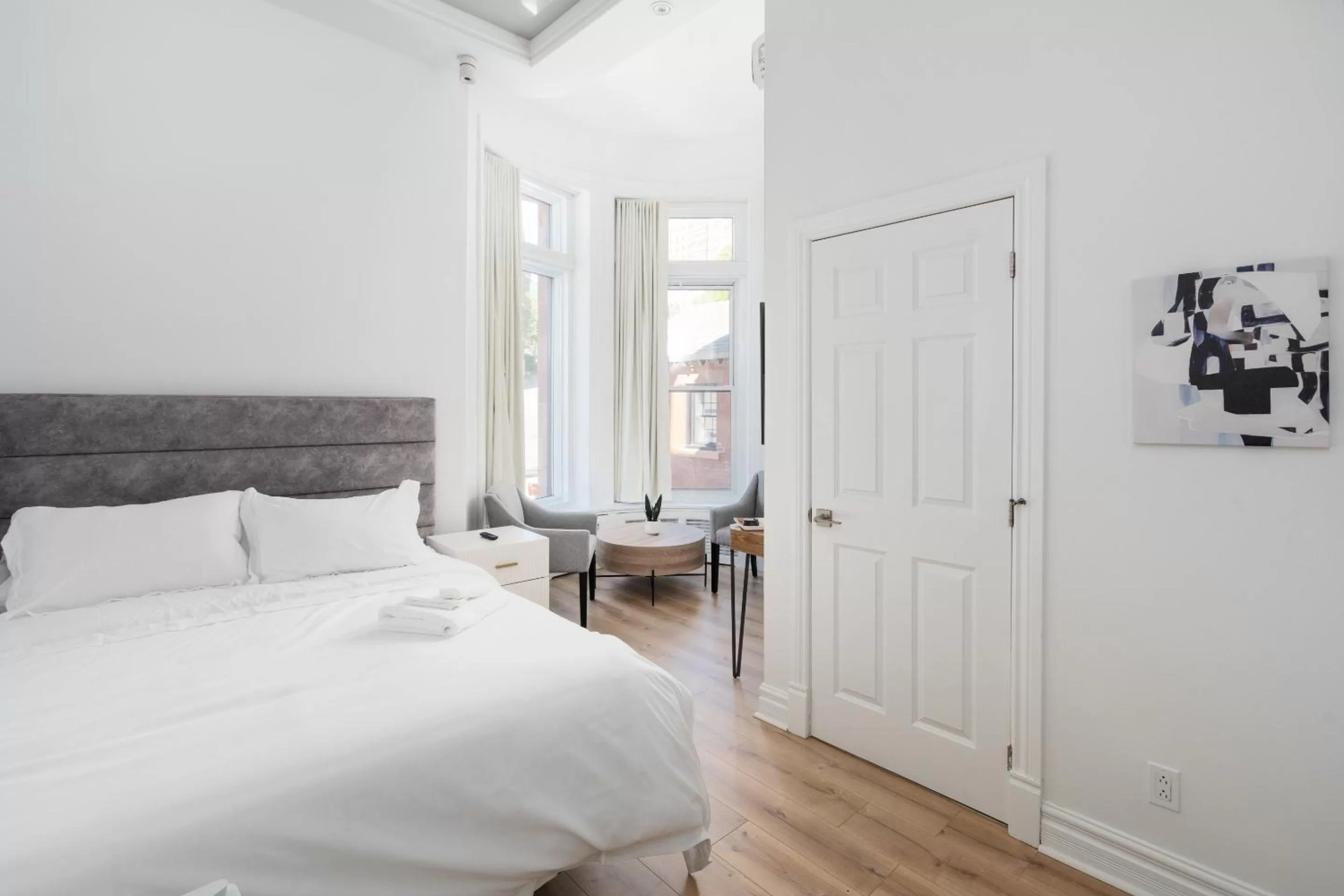 Bed in Le Penfield Par Nomade MTL