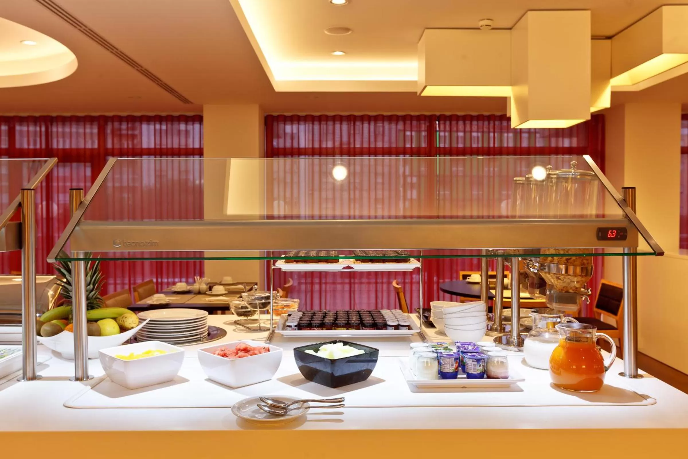 Buffet breakfast in Hotel Mercure Braga Centro