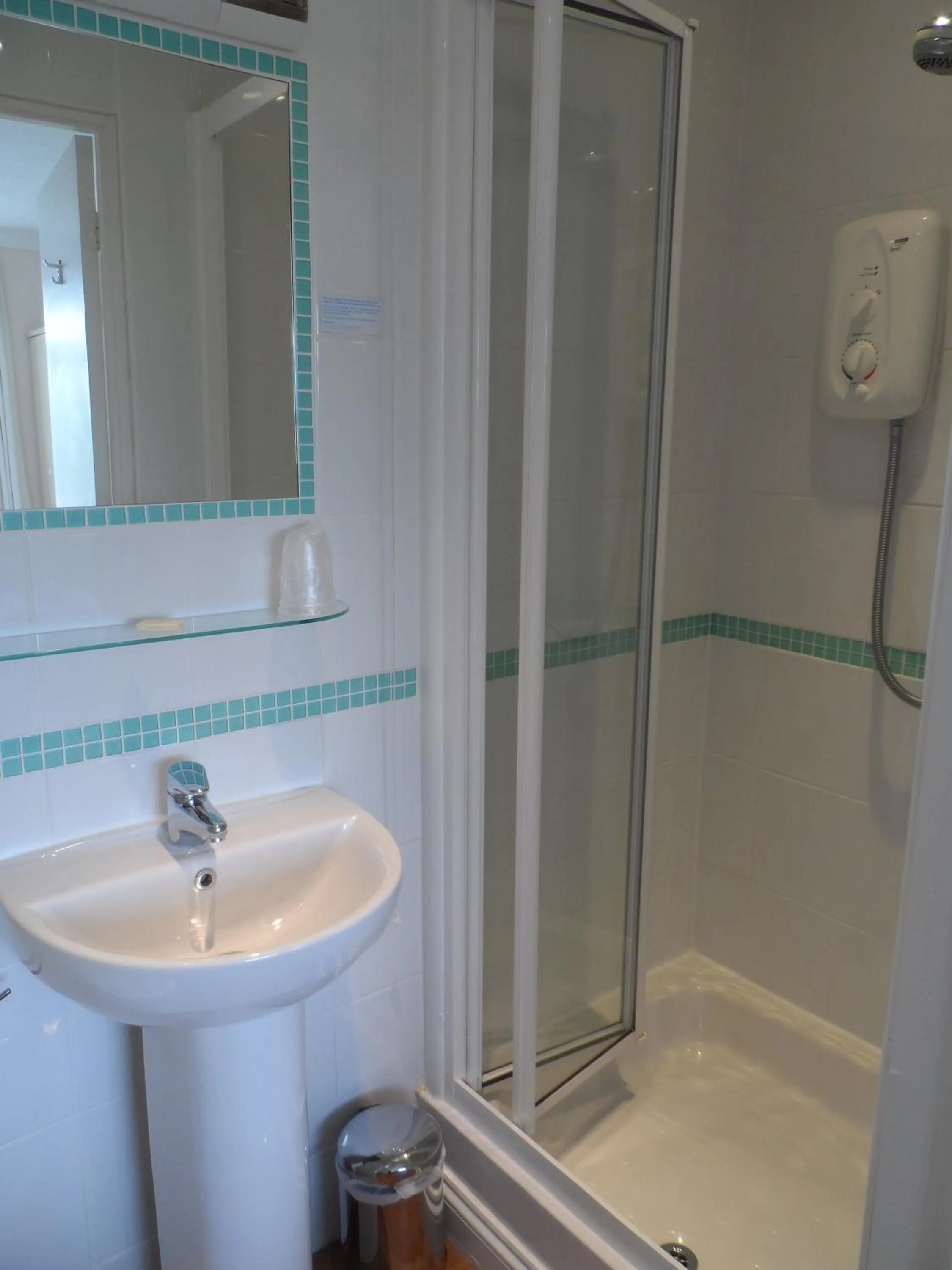 Shower in Tremarne Hotel