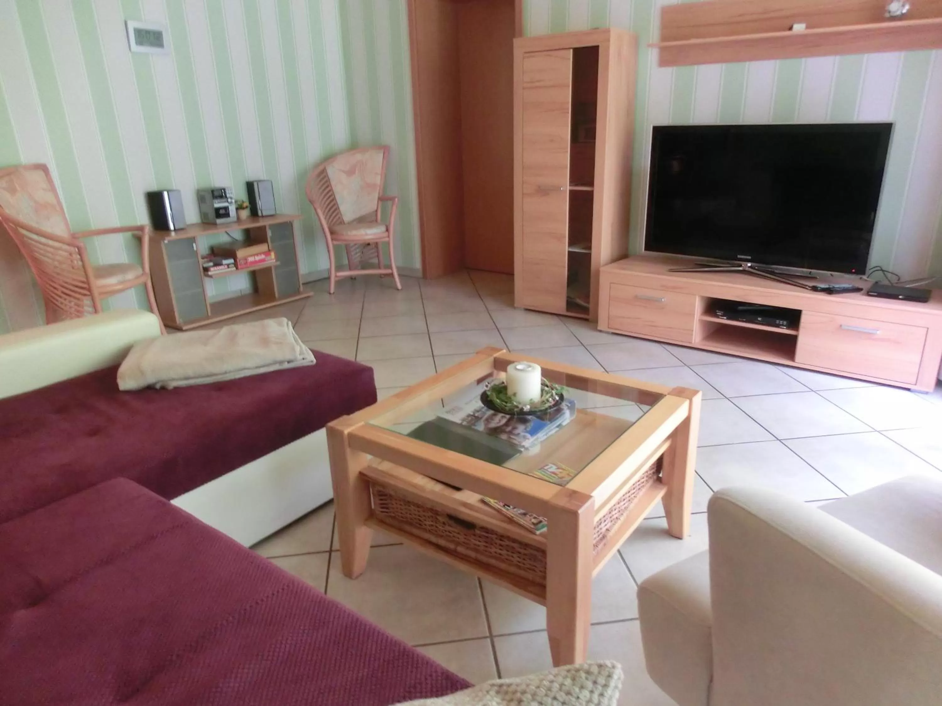 TV and multimedia, TV/Entertainment Center in Ullas Gästehaus