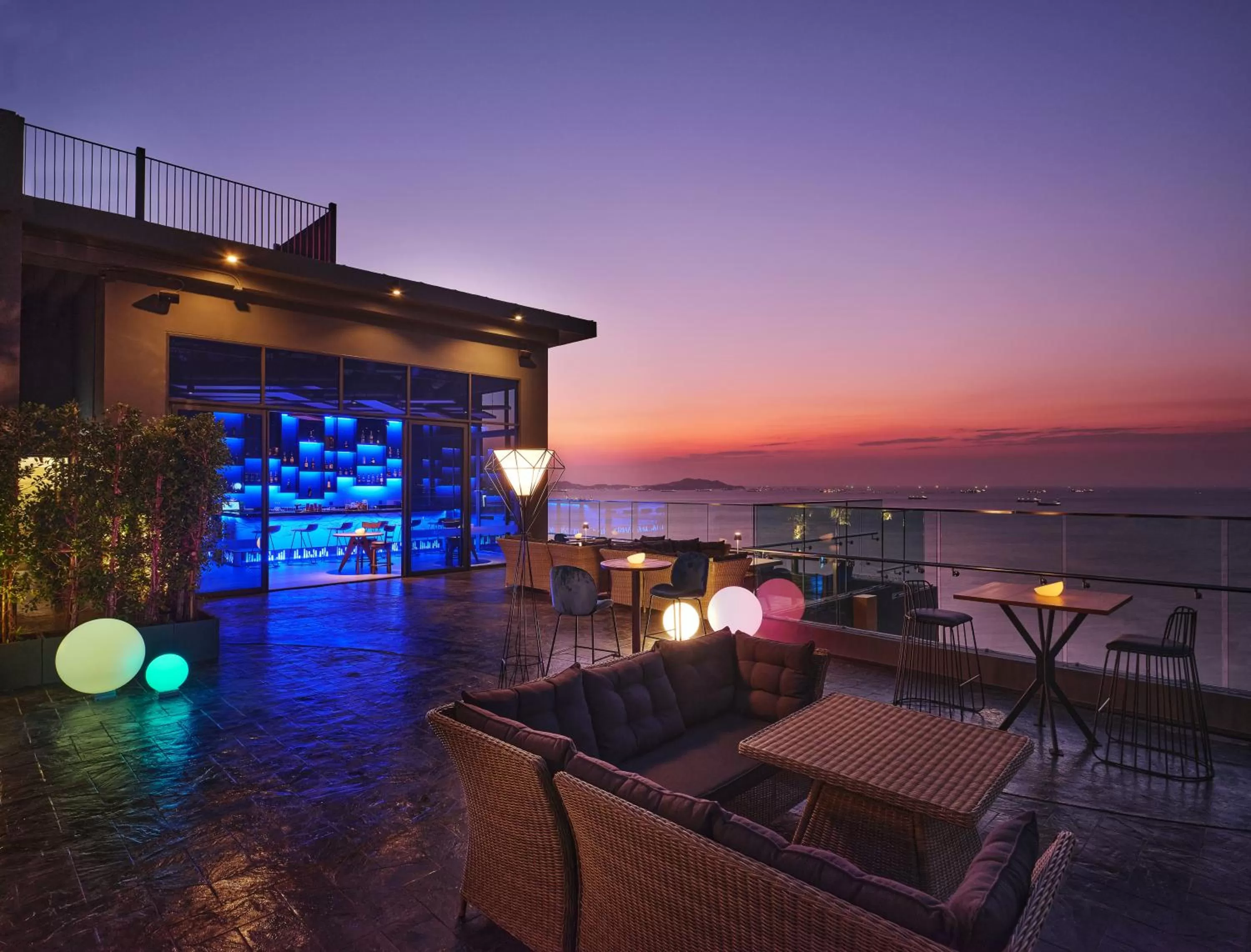 Lounge or bar in Novotel Marina Sriracha