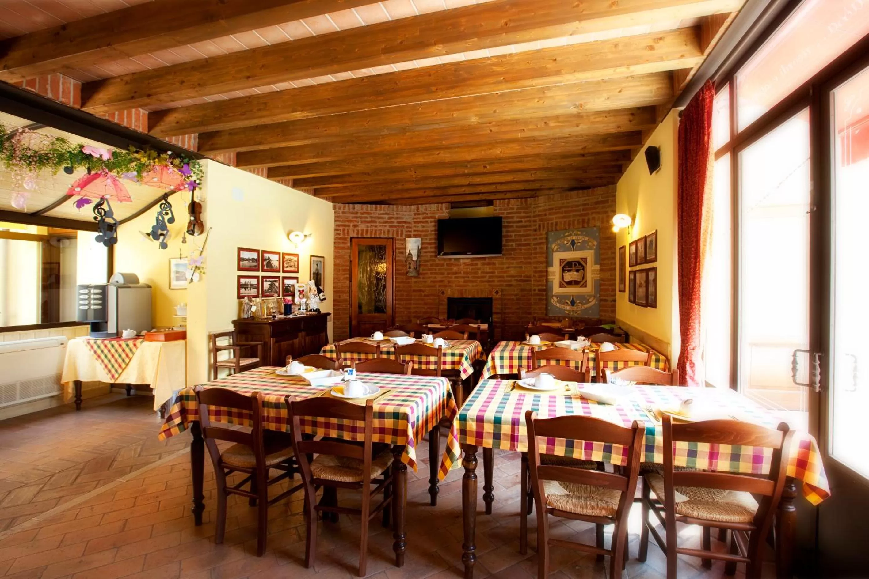 Restaurant/places to eat in Luna Residence Hotel