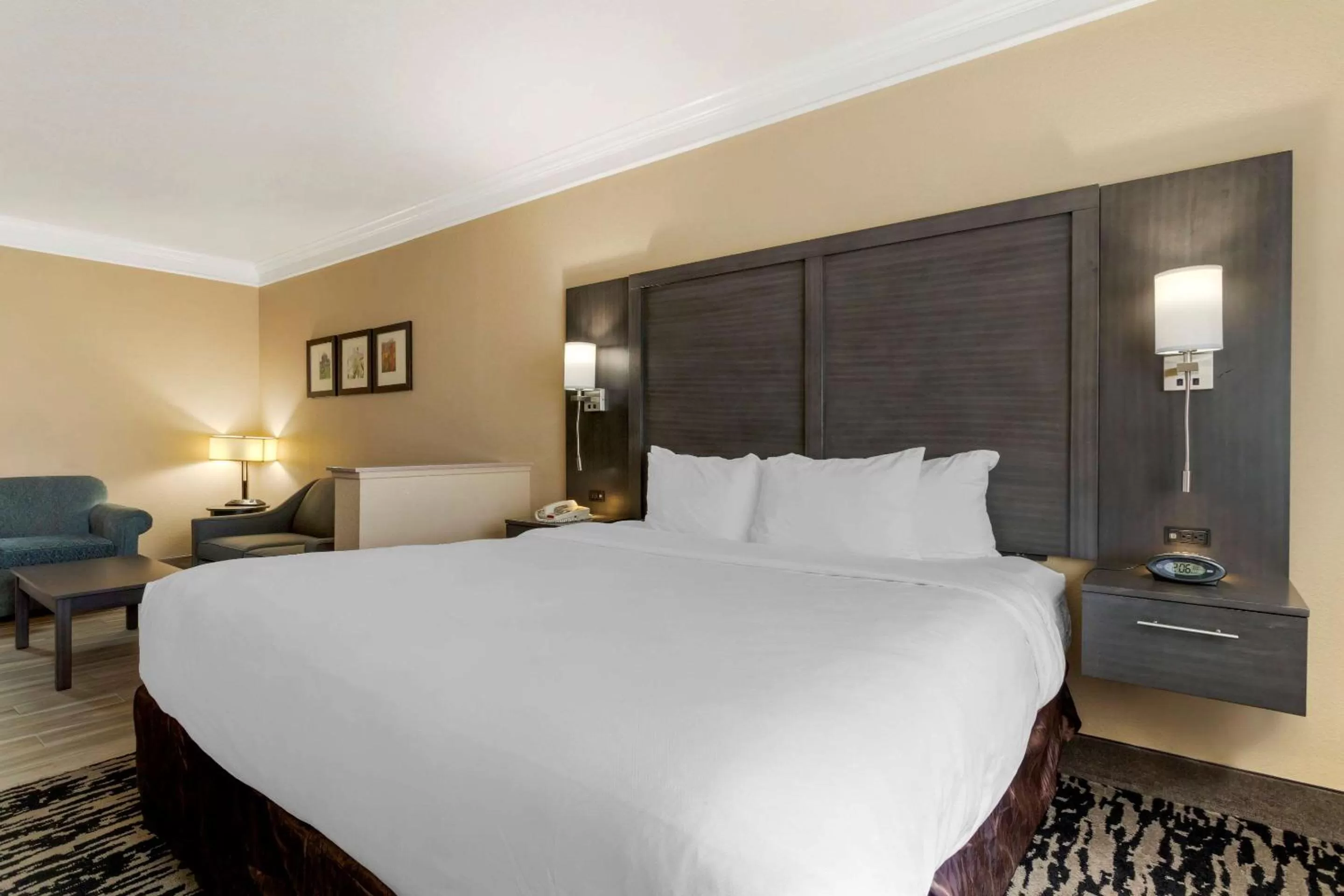 Bed in Comfort Suites Kingwood, Humble, New Caney, Houston IAH Airport