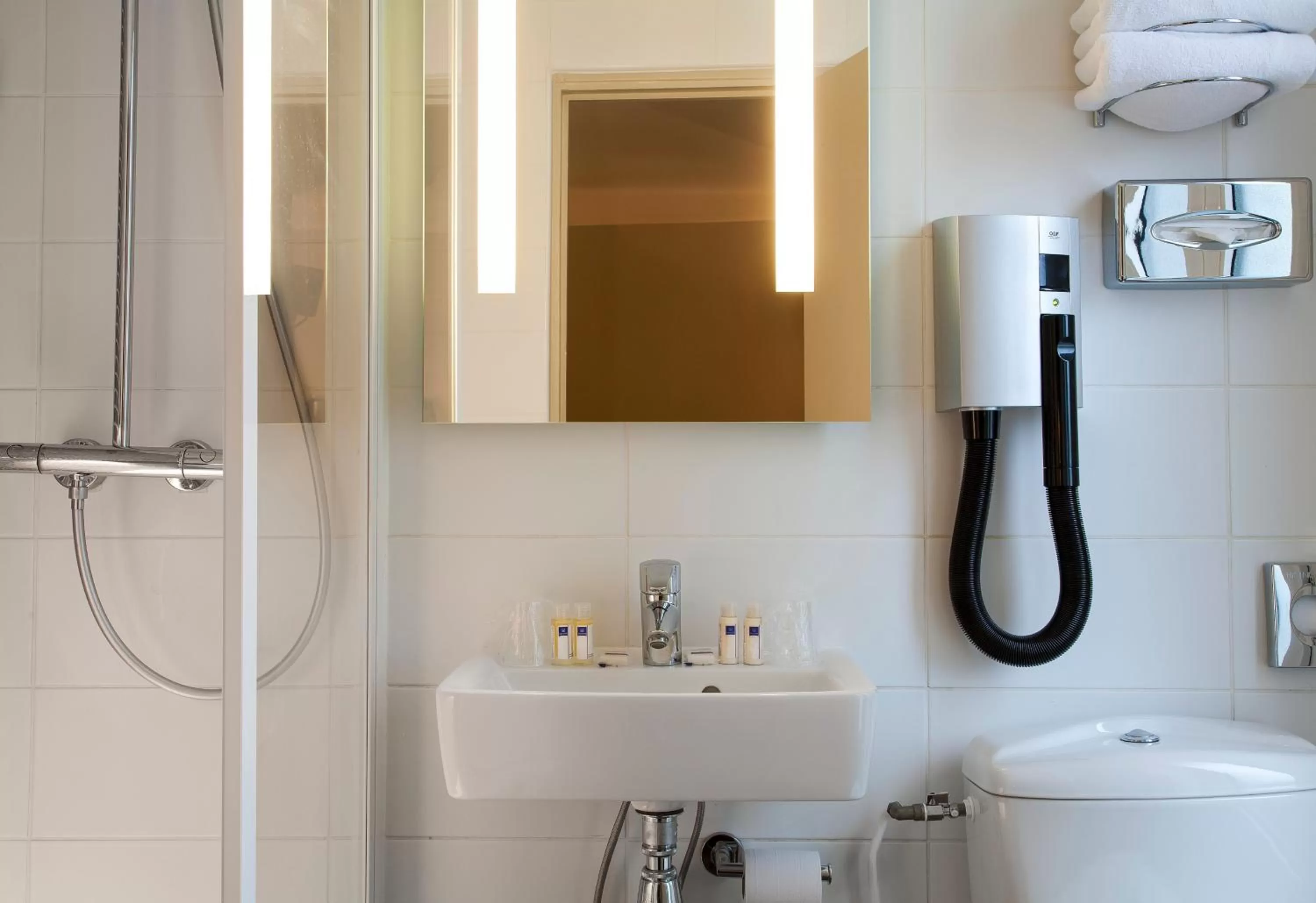 Bathroom in Timhotel Paris Gare Montparnasse