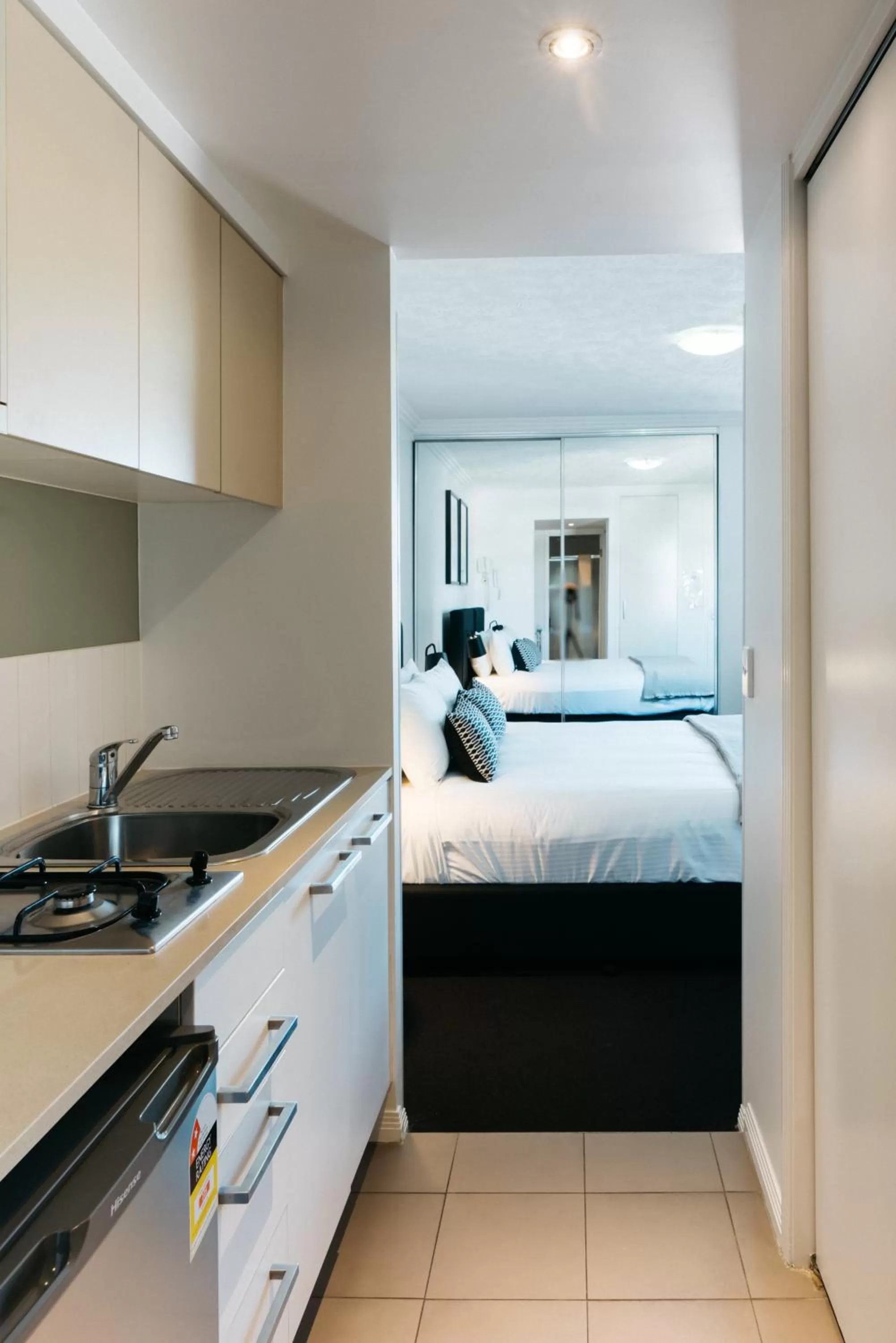 Coffee/tea facilities, Bed in Gabba Central Apartments