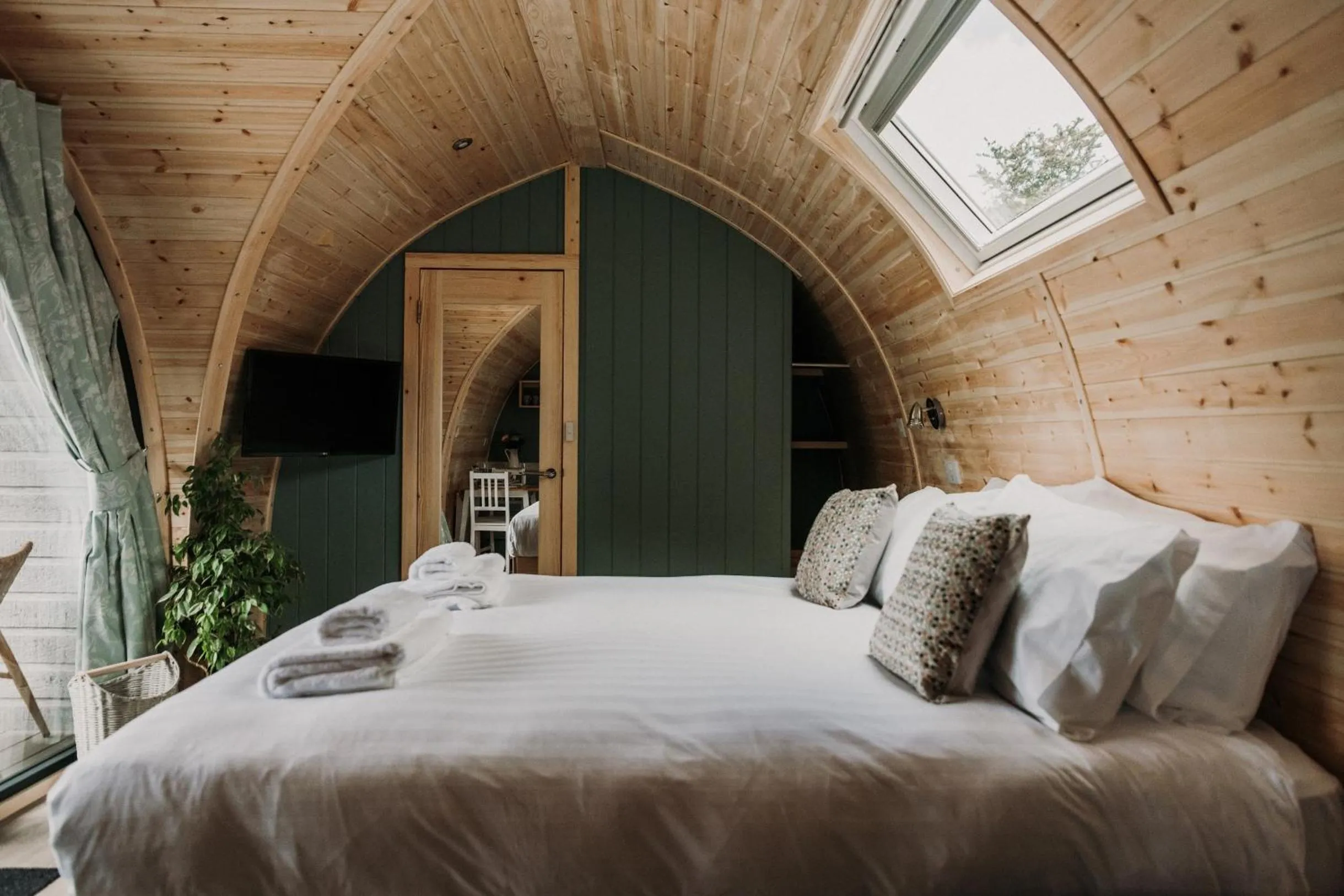 Bed in Manor Court Hotel