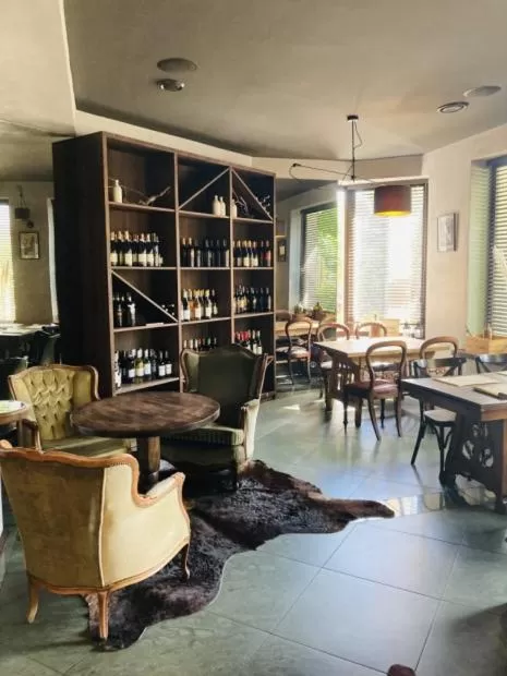 Restaurant/places to eat in Willa Pastel