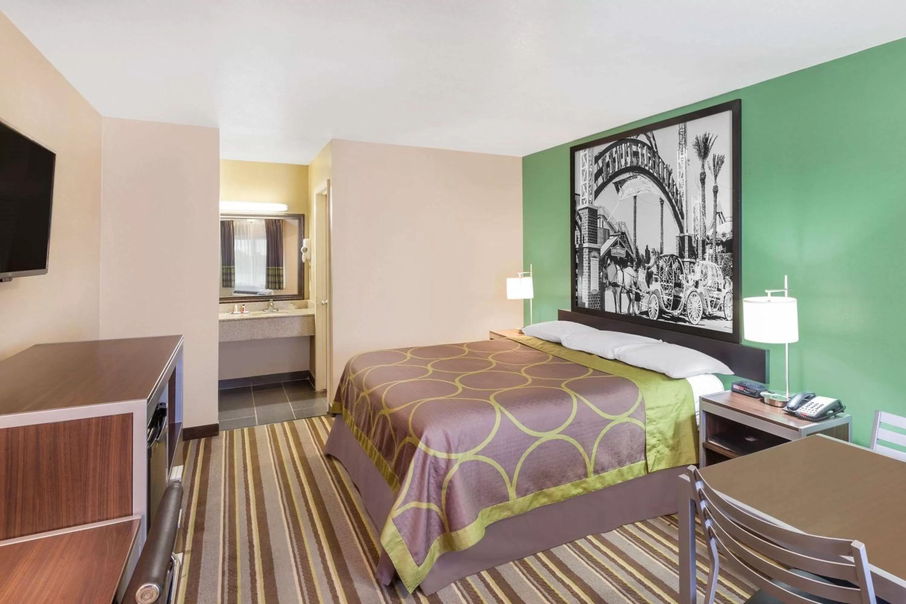 Bedroom, Bed in Super 8 by Wyndham Kingsville