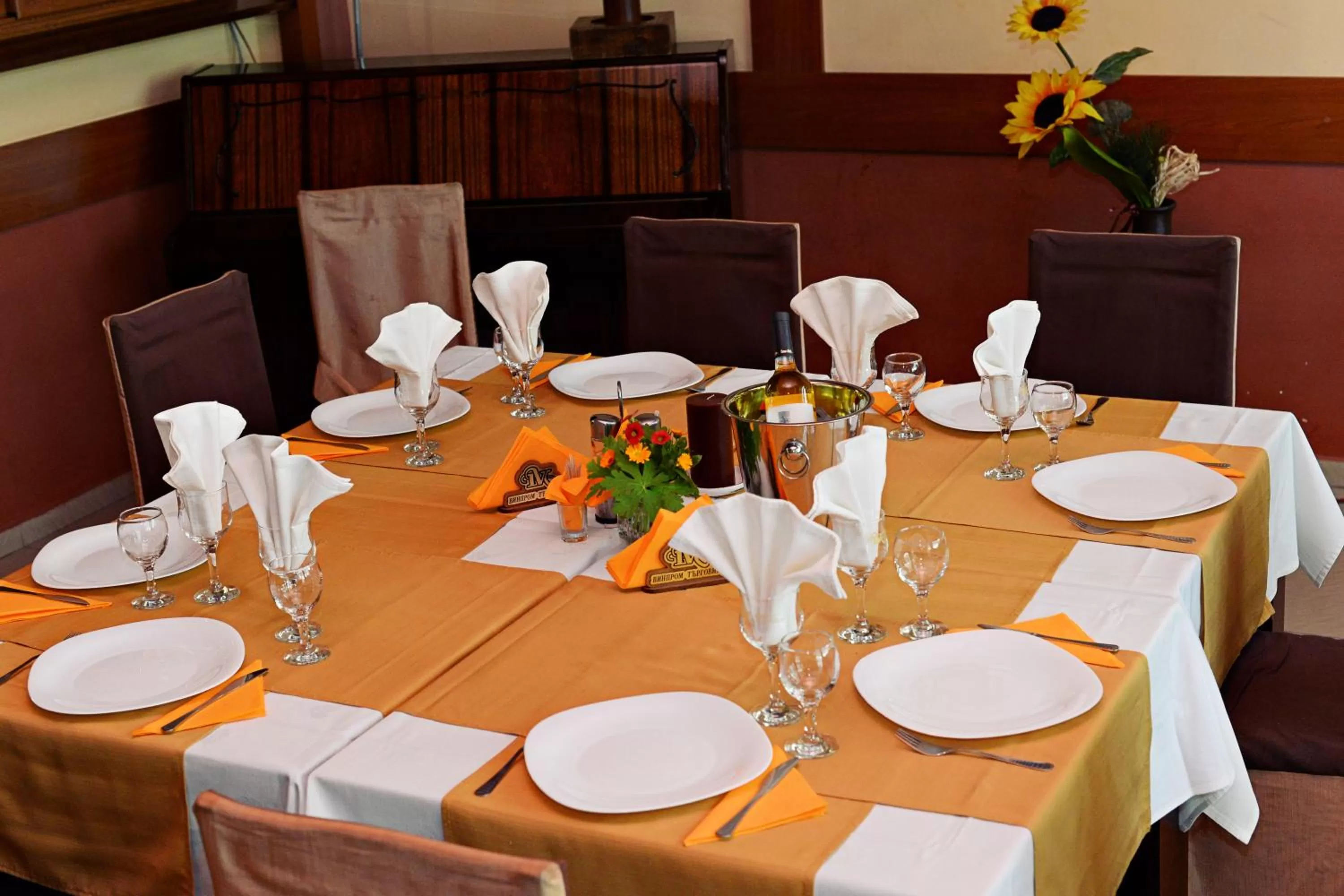 Restaurant/places to eat in Family Art-Hotel Zora