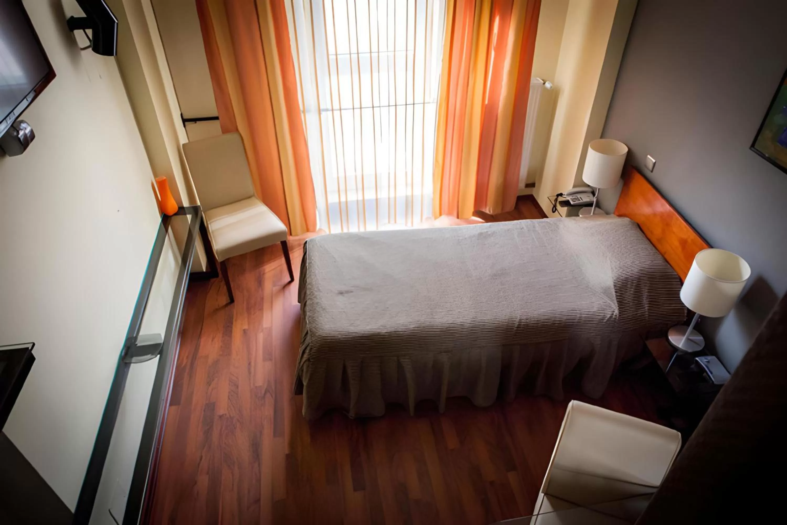 Bed in Tania-Frankfurt Hotel