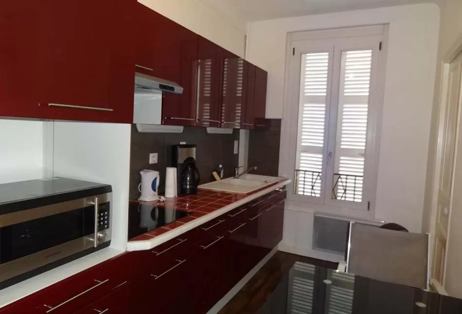 Kitchen/Kitchenette in ApartHotel François 1er - 16ème