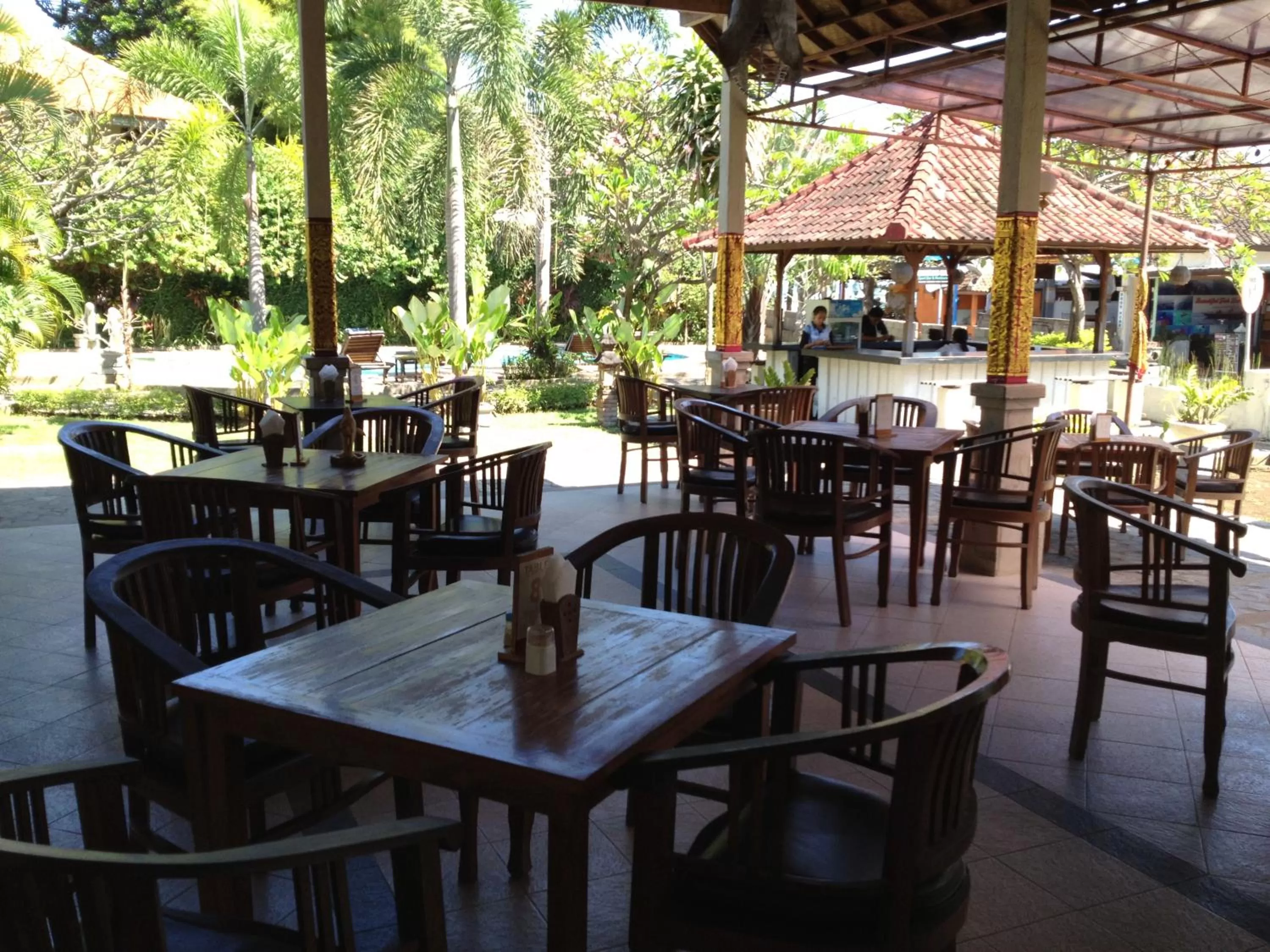 Restaurant/places to eat in Astina Hotel