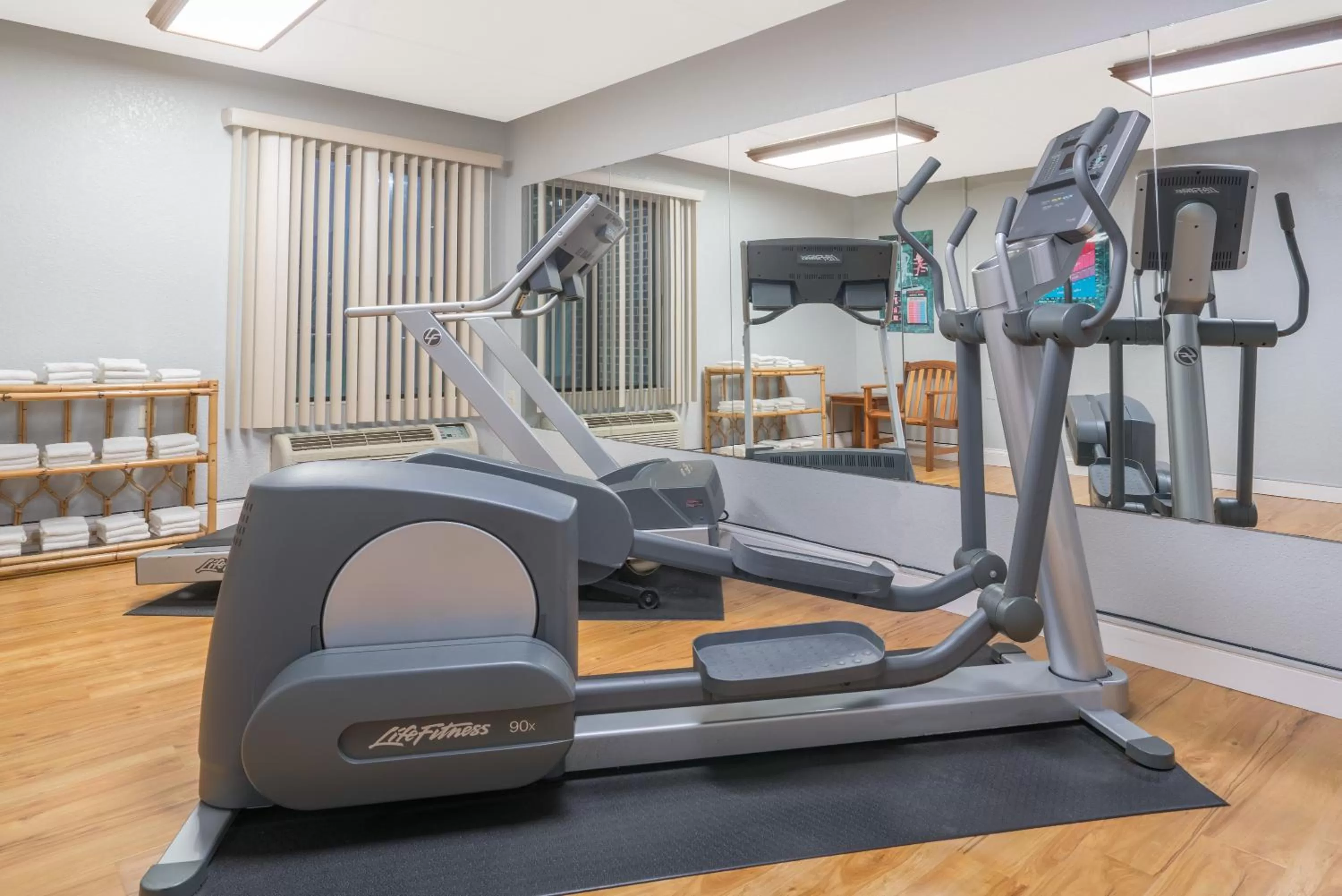 Fitness centre/facilities in Super 8 by Wyndham Bloomington/Airport