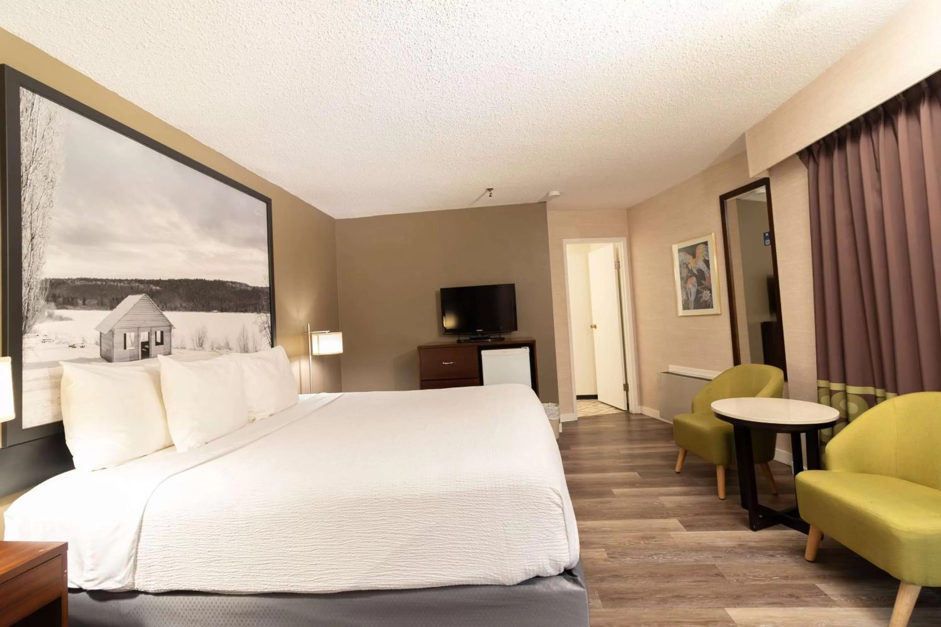 Photo of the whole room, Bed in Super 8 by Wyndham Prince George