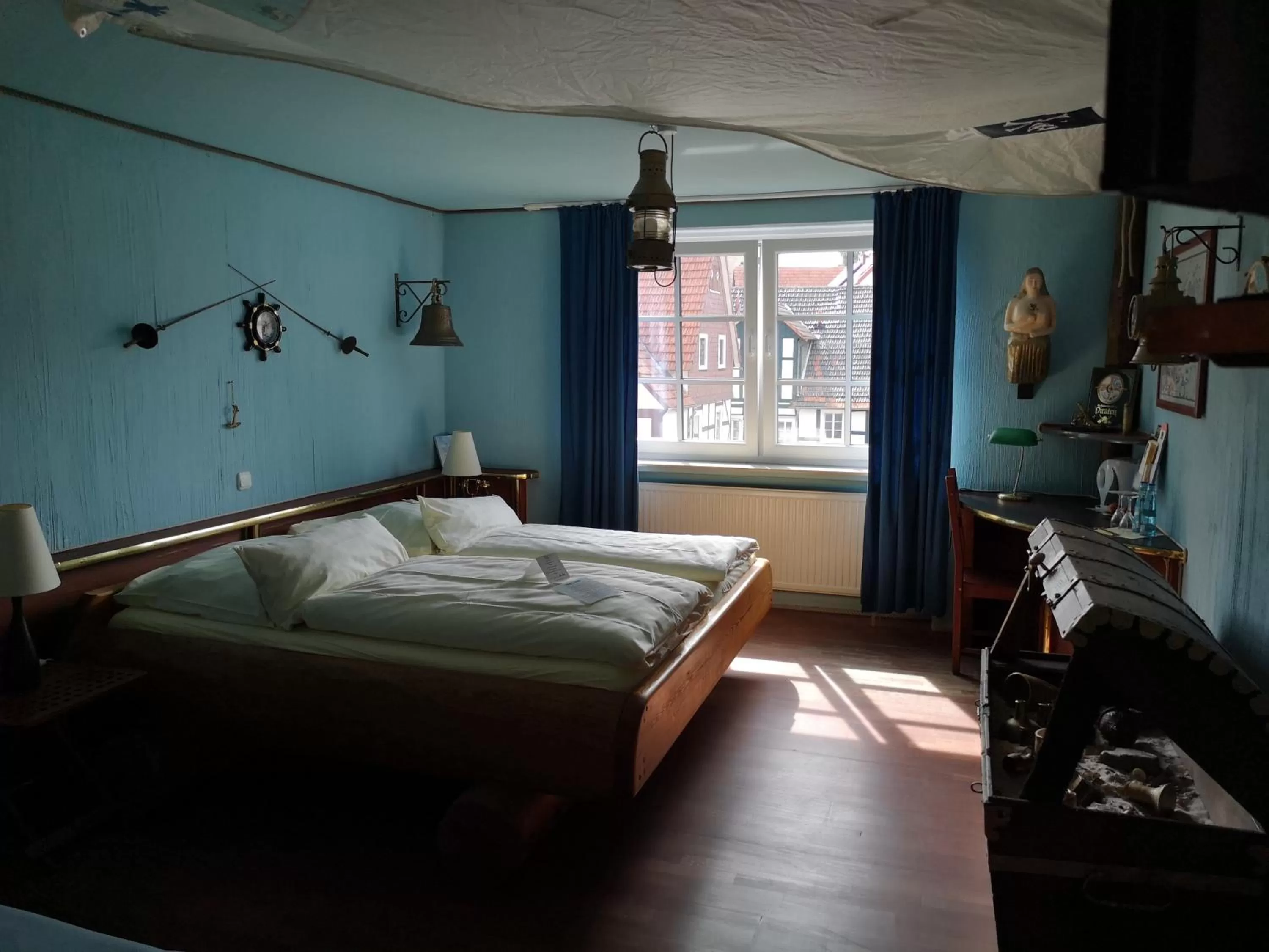 Bed in Hotel Goldflair am Rathaus