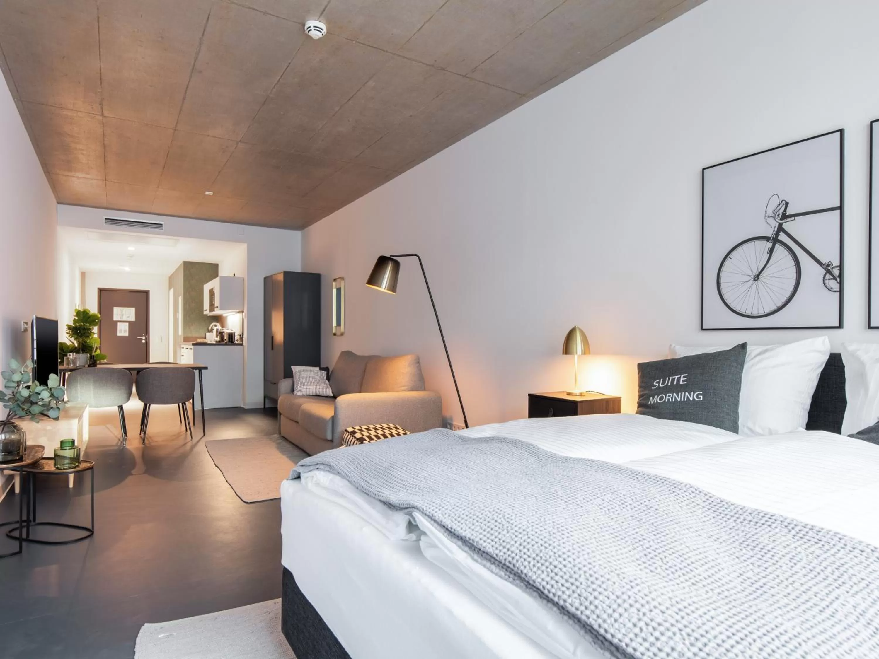 Bed in Limehome Erfurt Maximilian Welsch Str