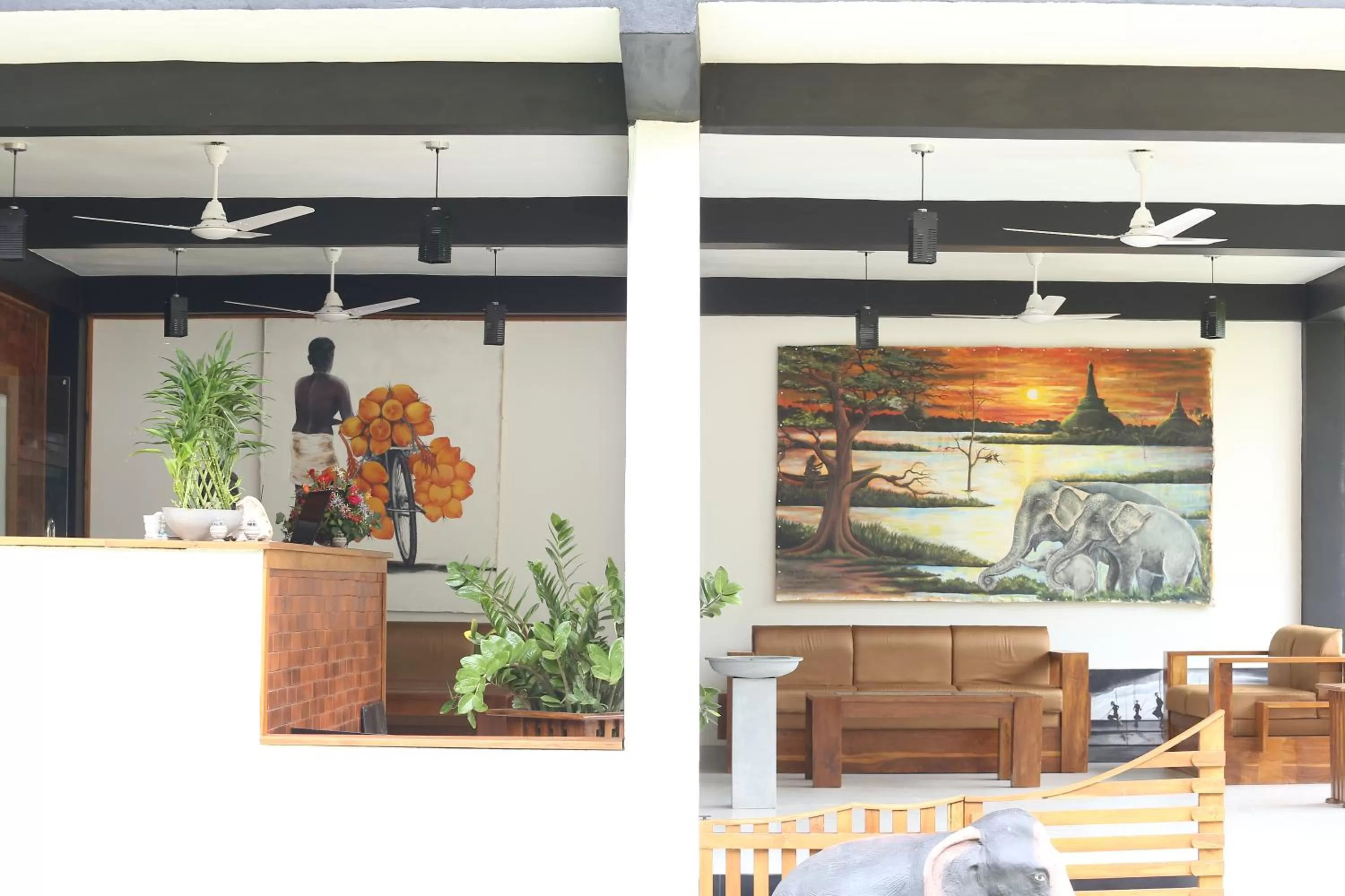 Lobby or reception in Eco Hotel Black & White - Anuradhapura