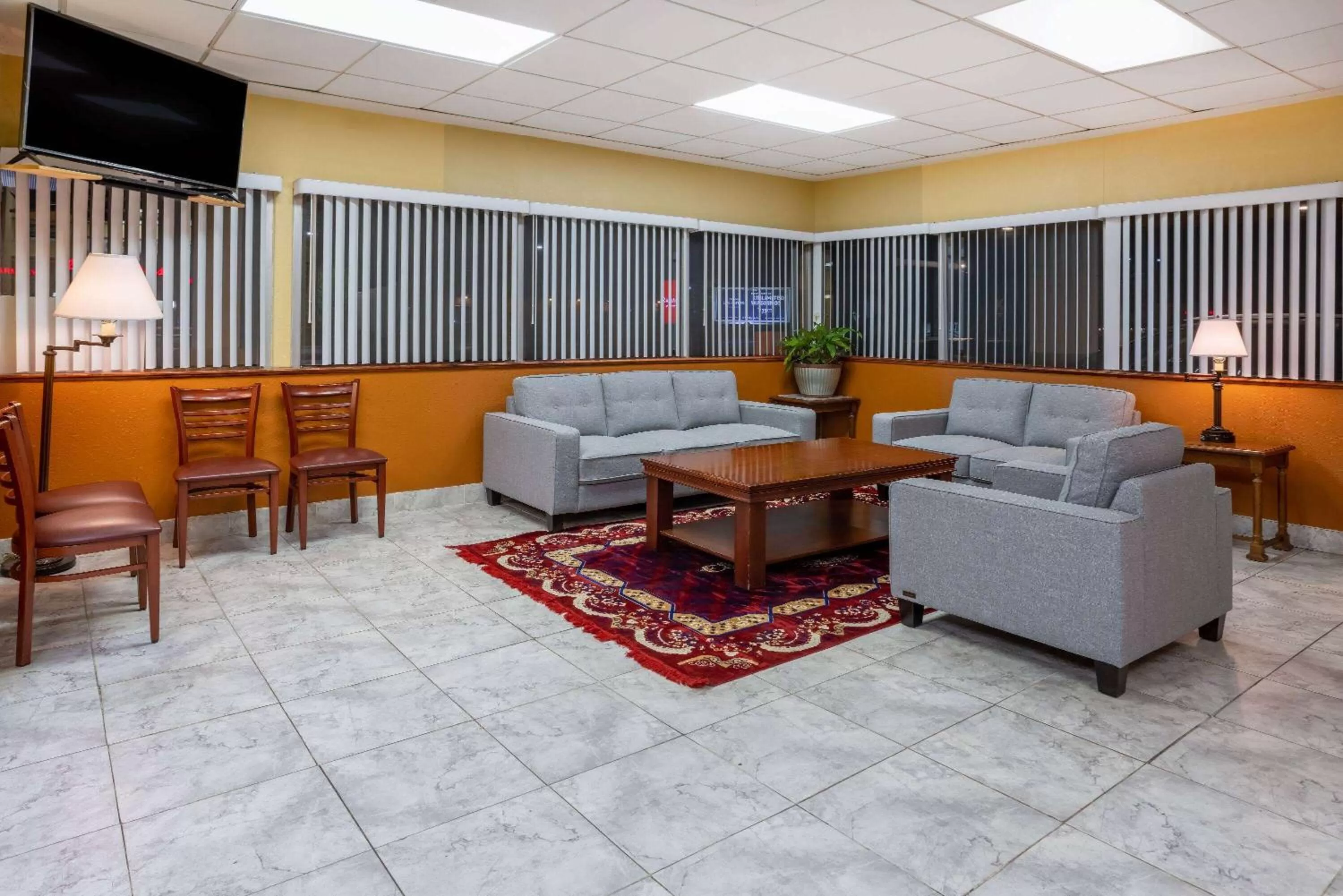 Lobby or reception in Ramada by Wyndham Rome - Verona