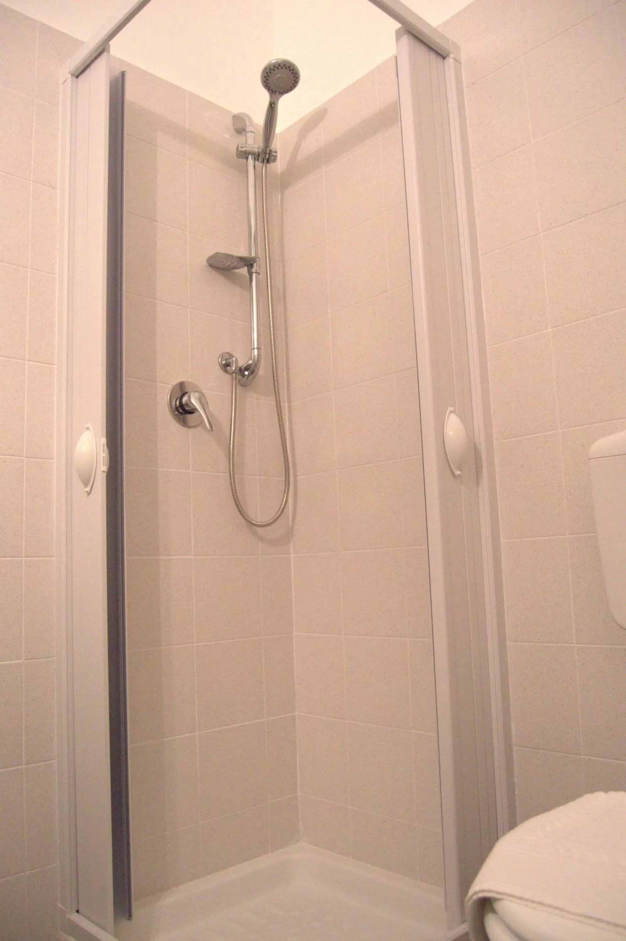 Shower, Bathroom in Civico 83