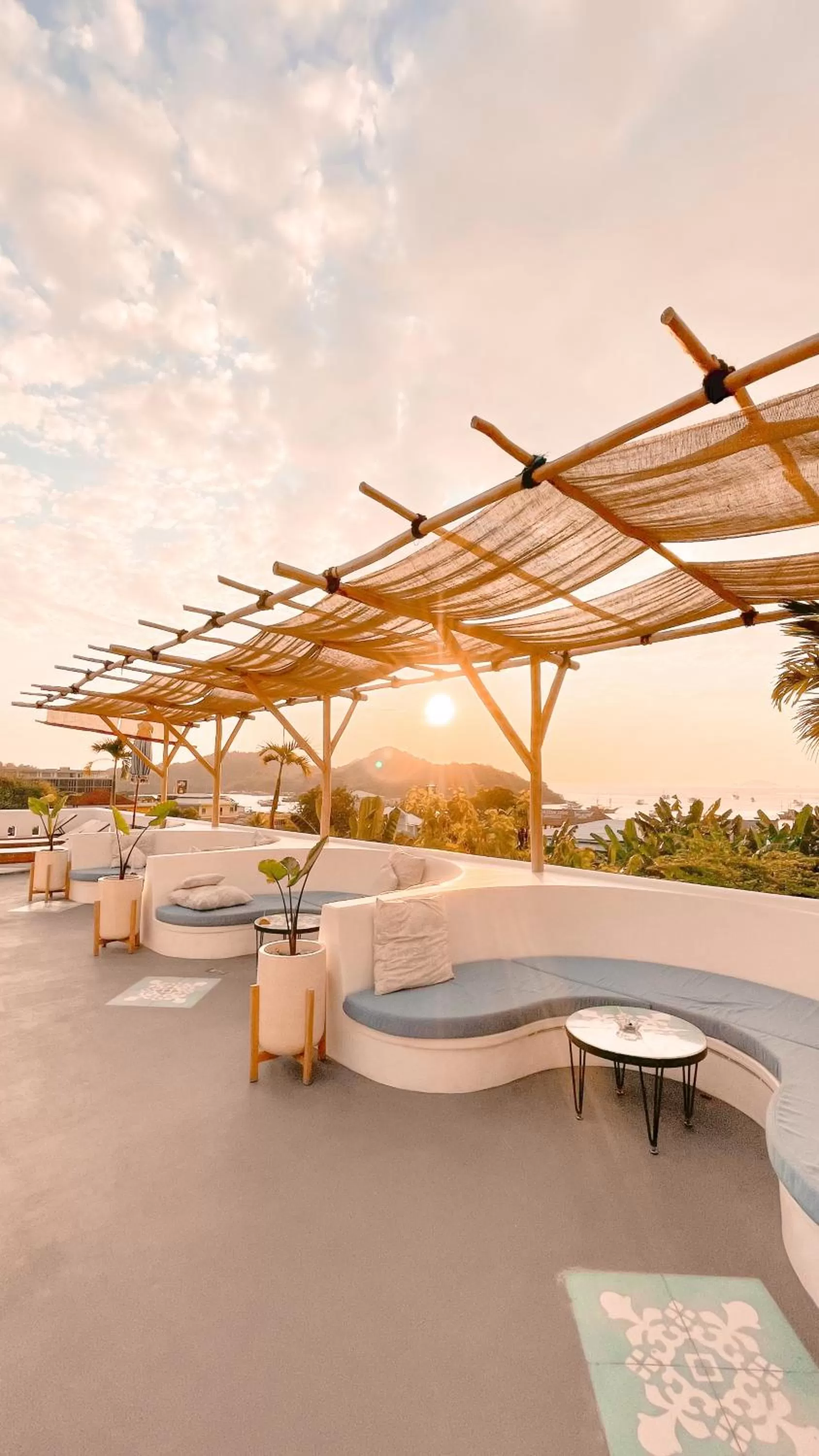 Sunset in Seaesta Komodo Hotel & Hostel