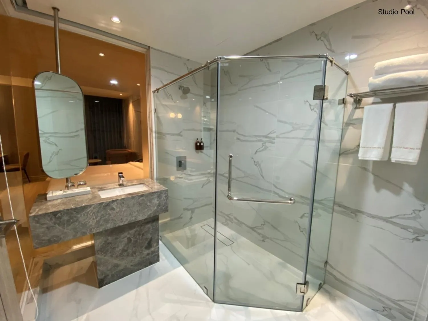 Bathroom in Golden City Rayong Hotel