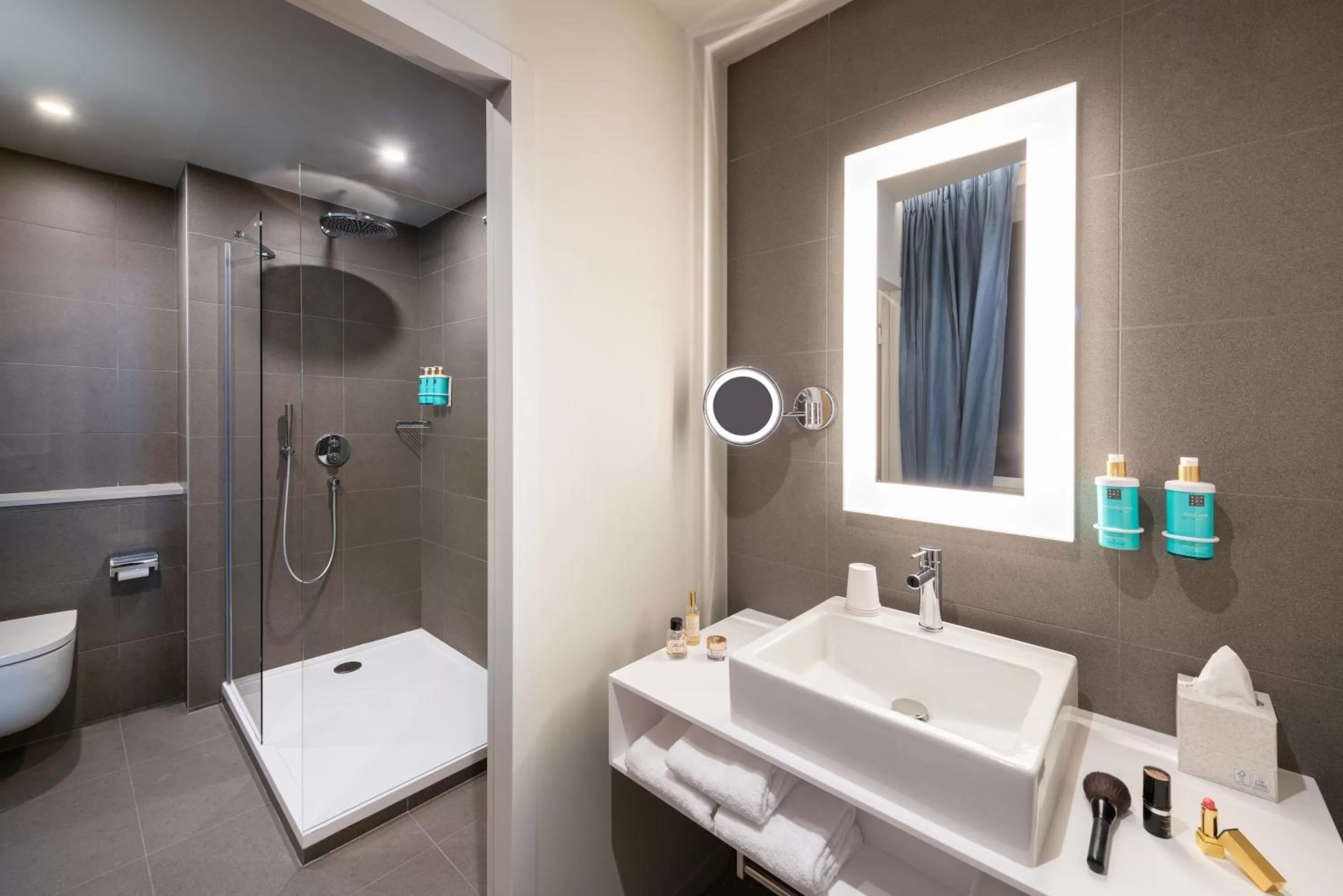 Bathroom in Novotel Paris 20 Belleville