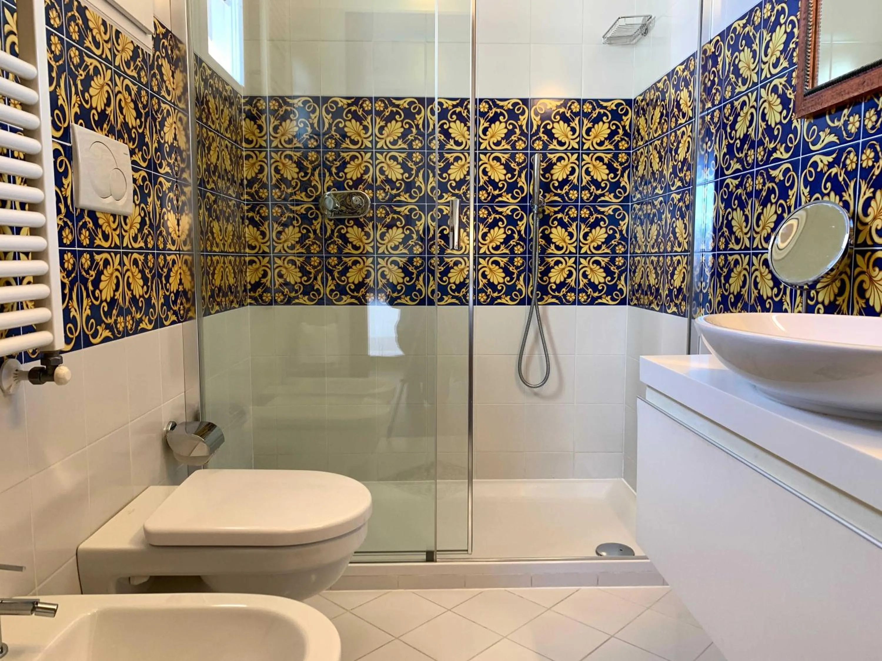 Bathroom in Hotel David