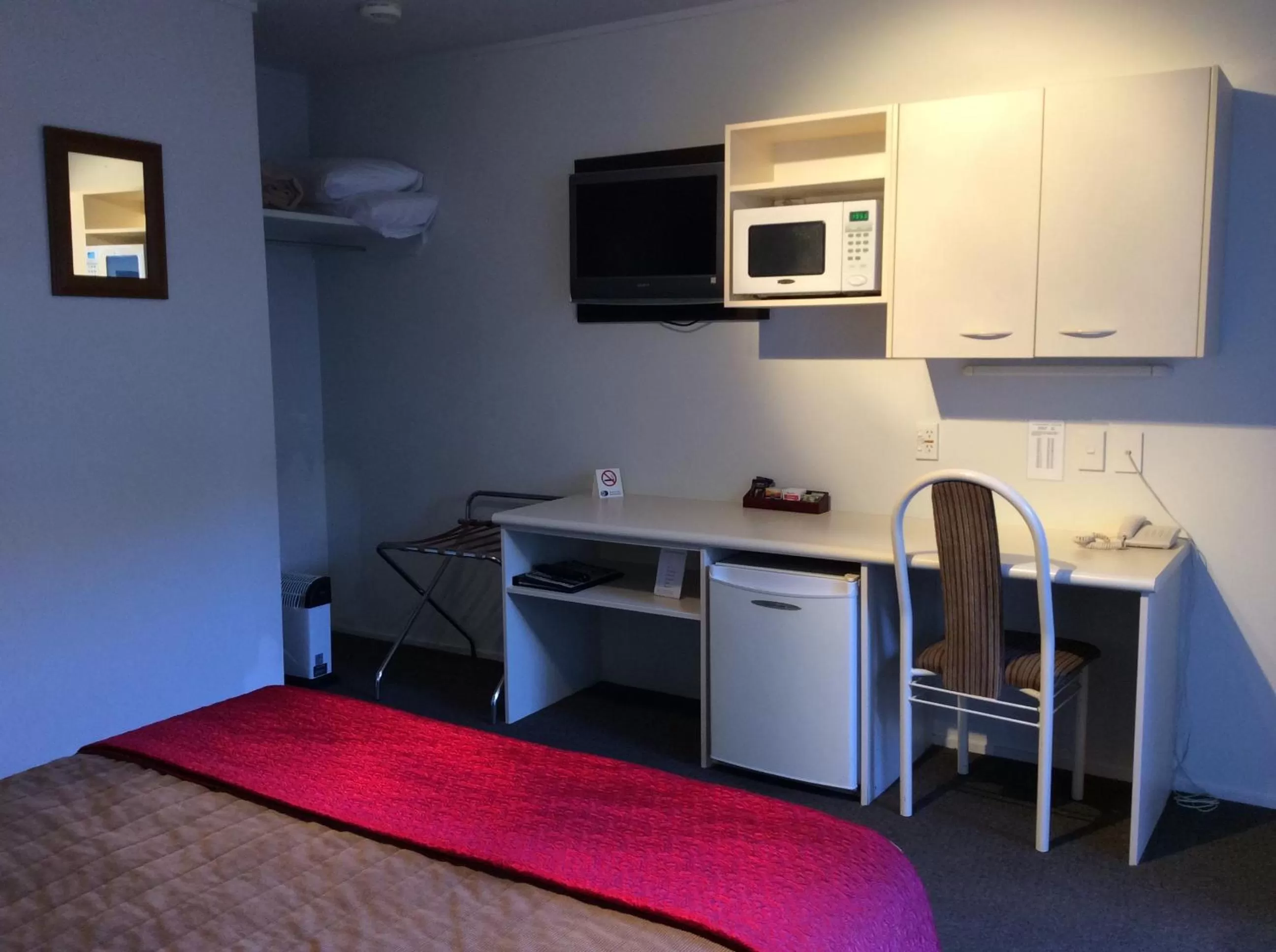 Decorative detail, Bed in Marksman Motor Inn