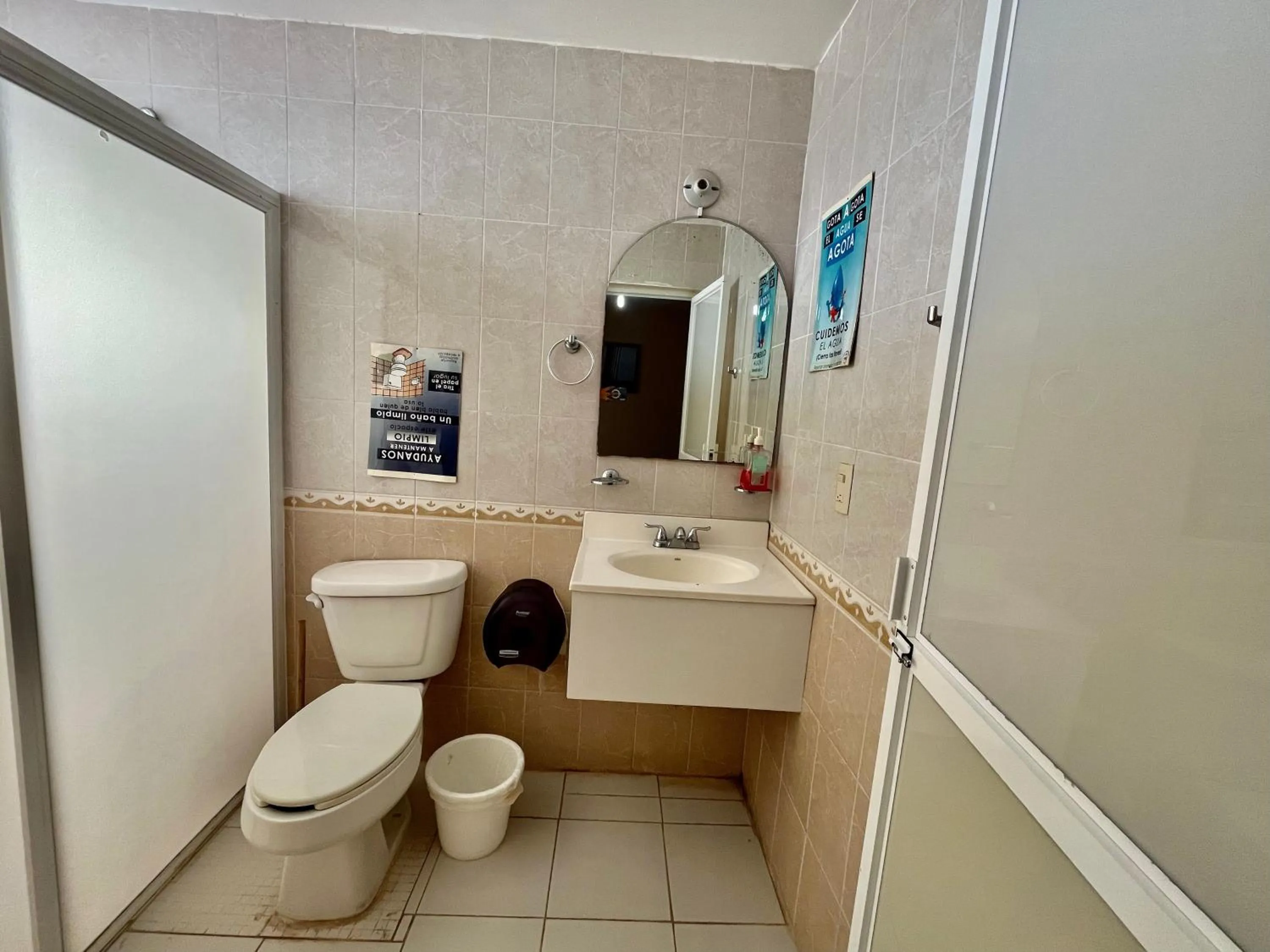 Bathroom in OYO Hotel Puerto Real Coatzacoalcos