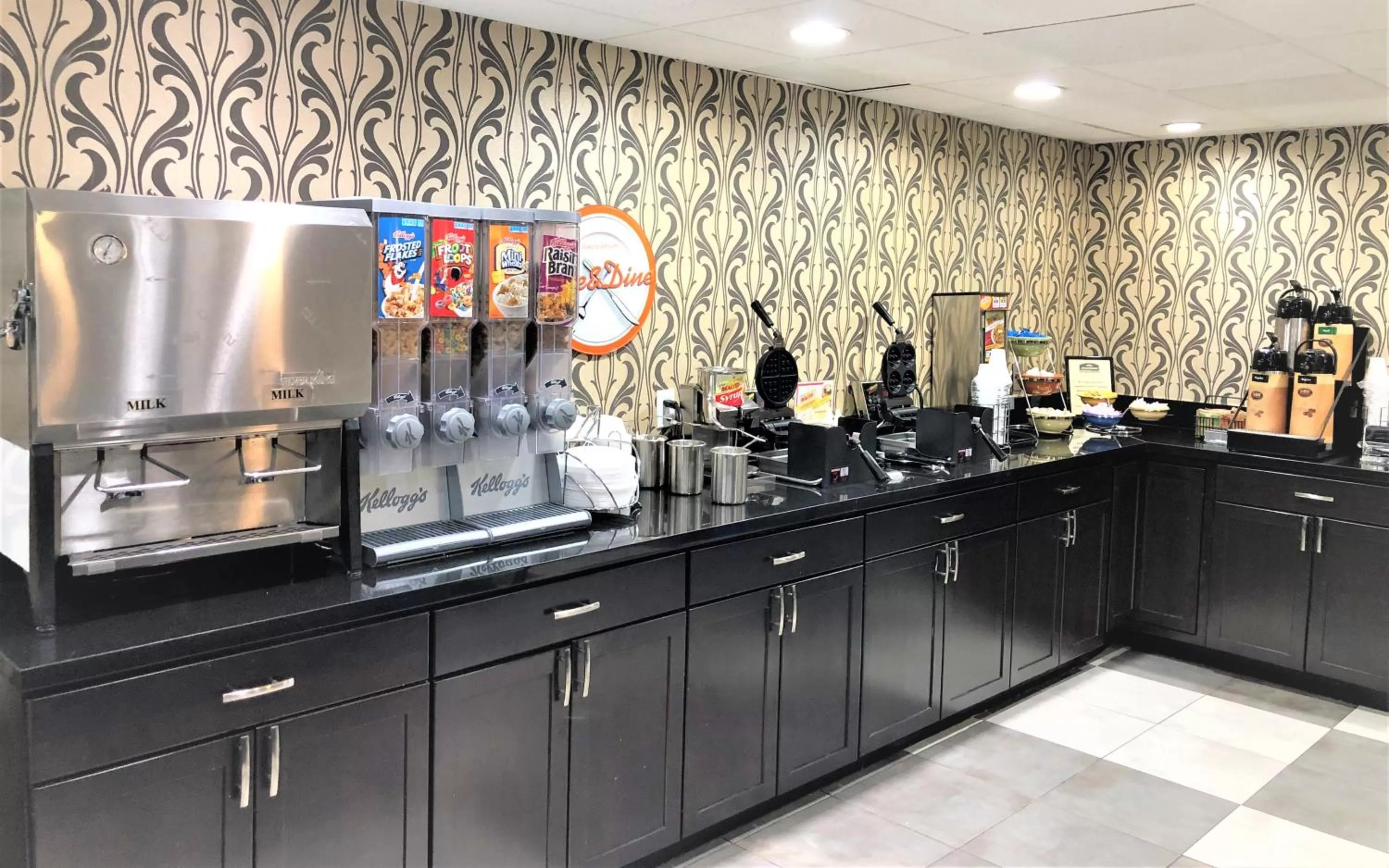 Breakfast in Howard Johnson by Wyndham Greensboro Near the Coliseum