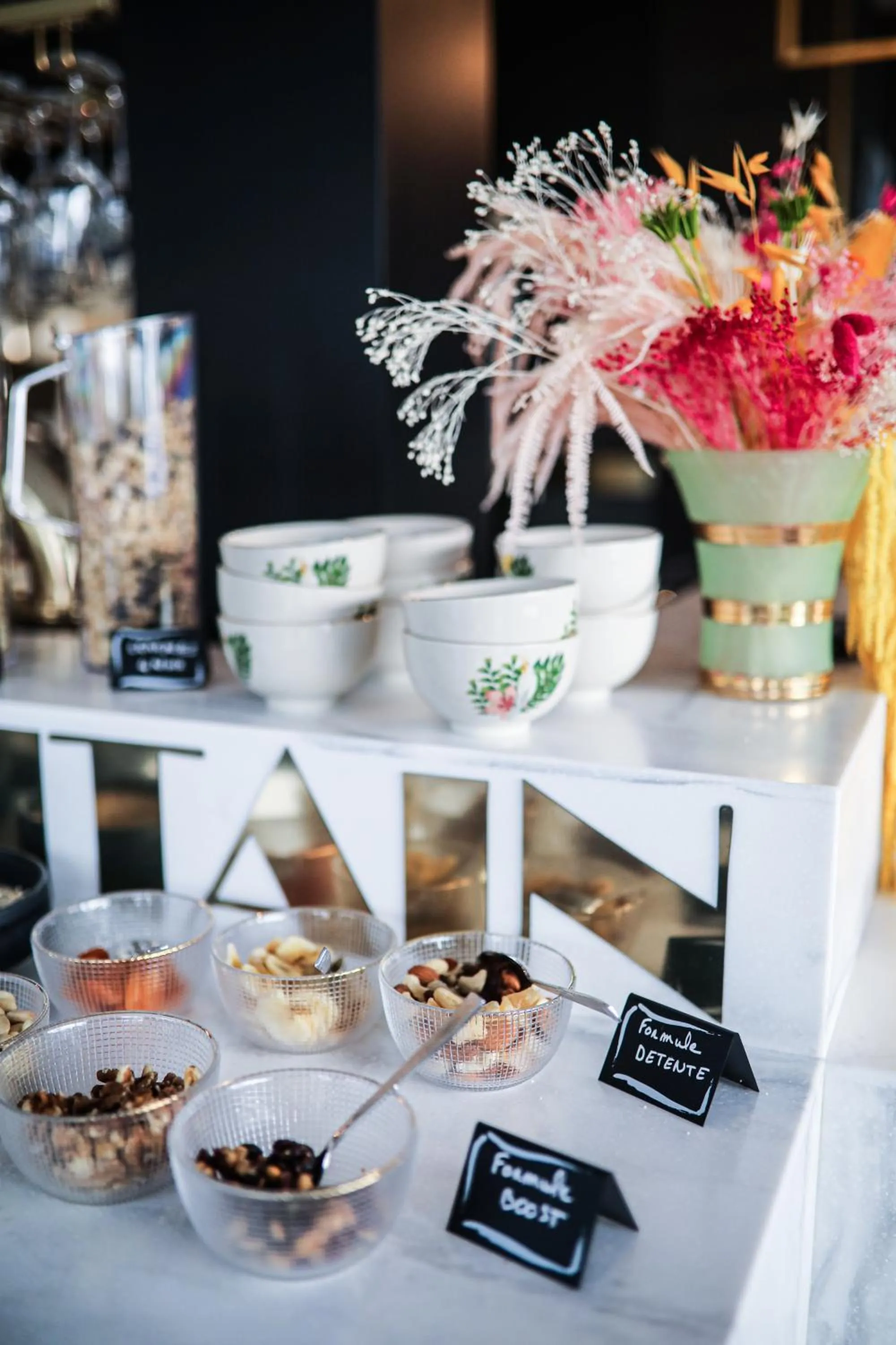 Breakfast in Hôtel Cosmopolitain