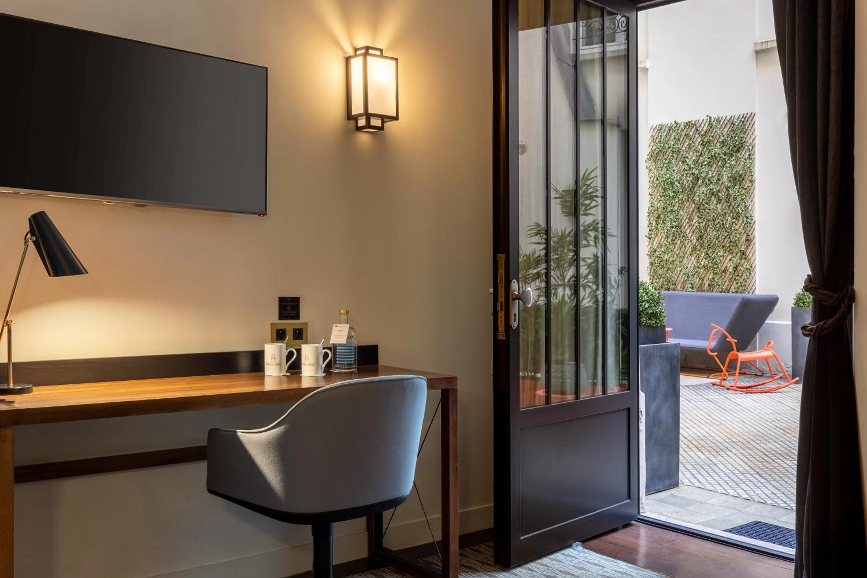 Bedroom in Hôtel Mayflower Opera