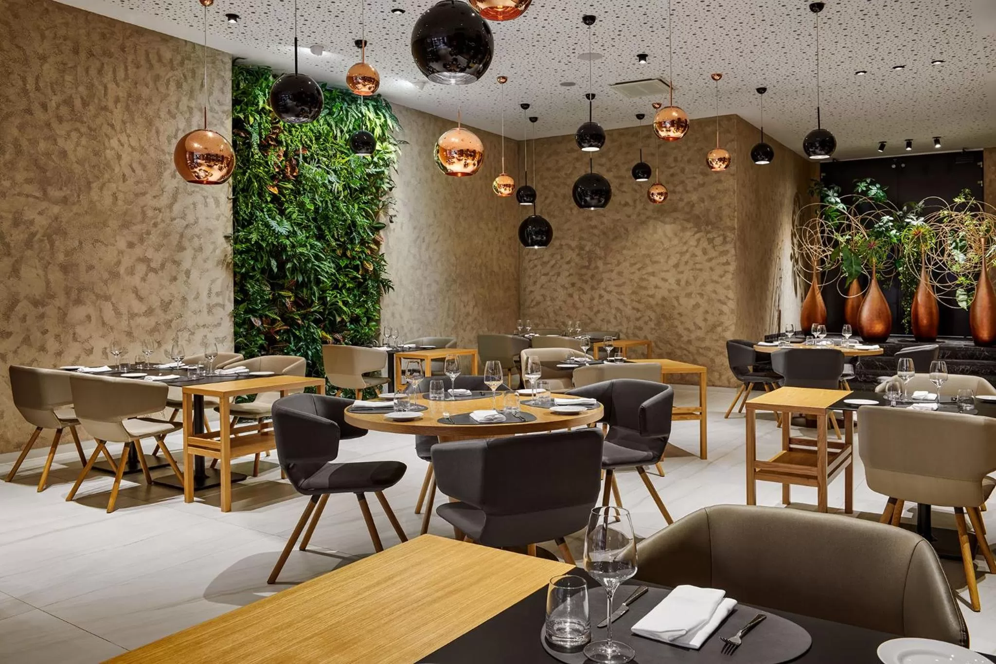 Restaurant/places to eat in Hotel Passage