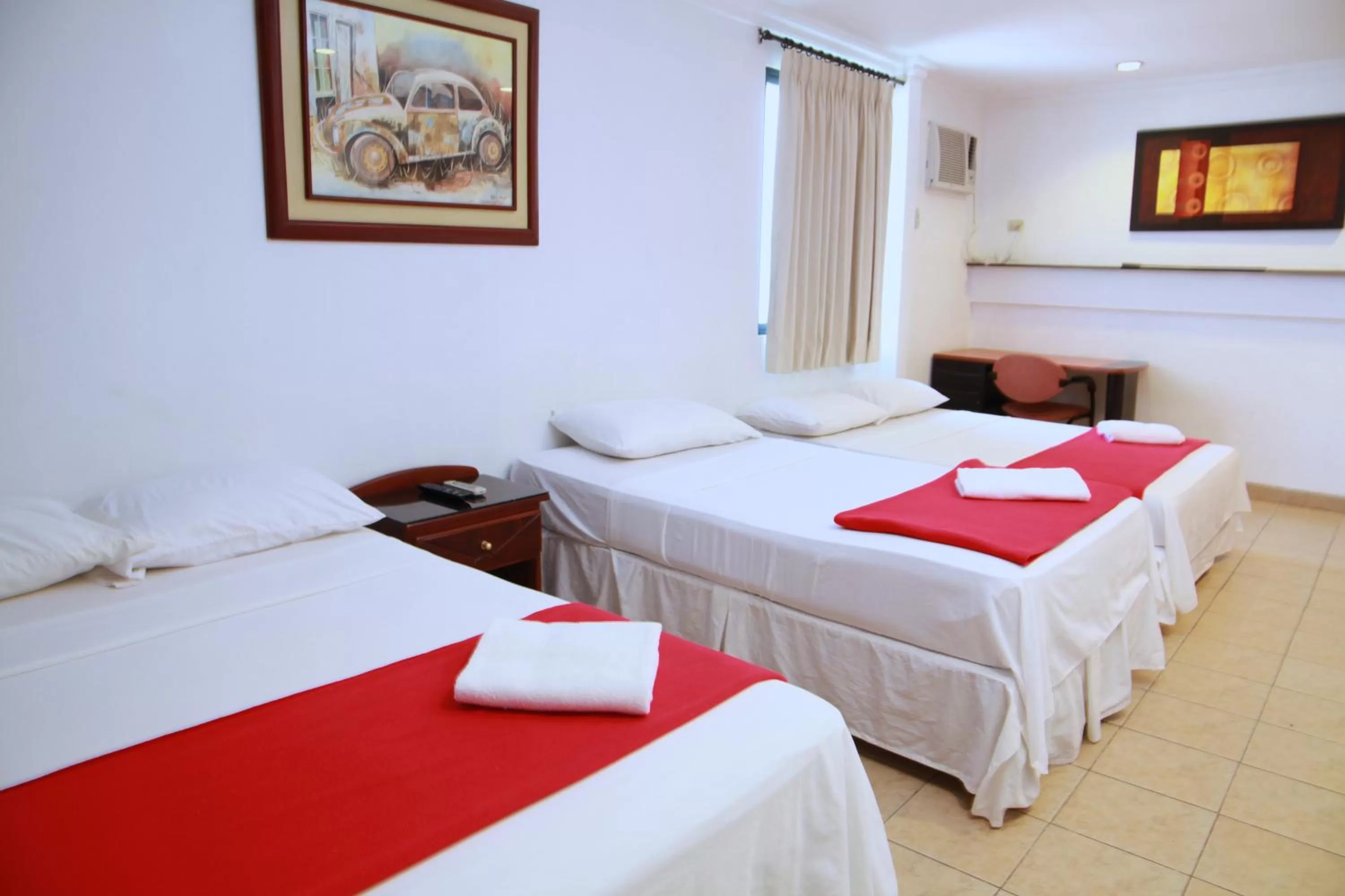 Photo of the whole room, Bed in Hotel Apart Guayaquil Aeropuerto