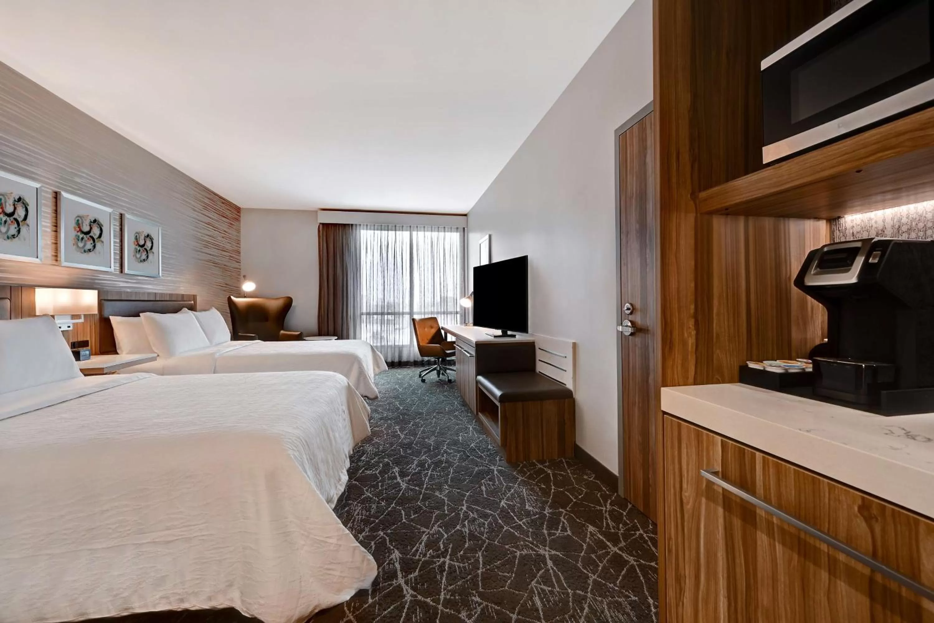 Deluxe Queen Room with Sofa Bed in Hilton Garden Inn Anaheim Resort