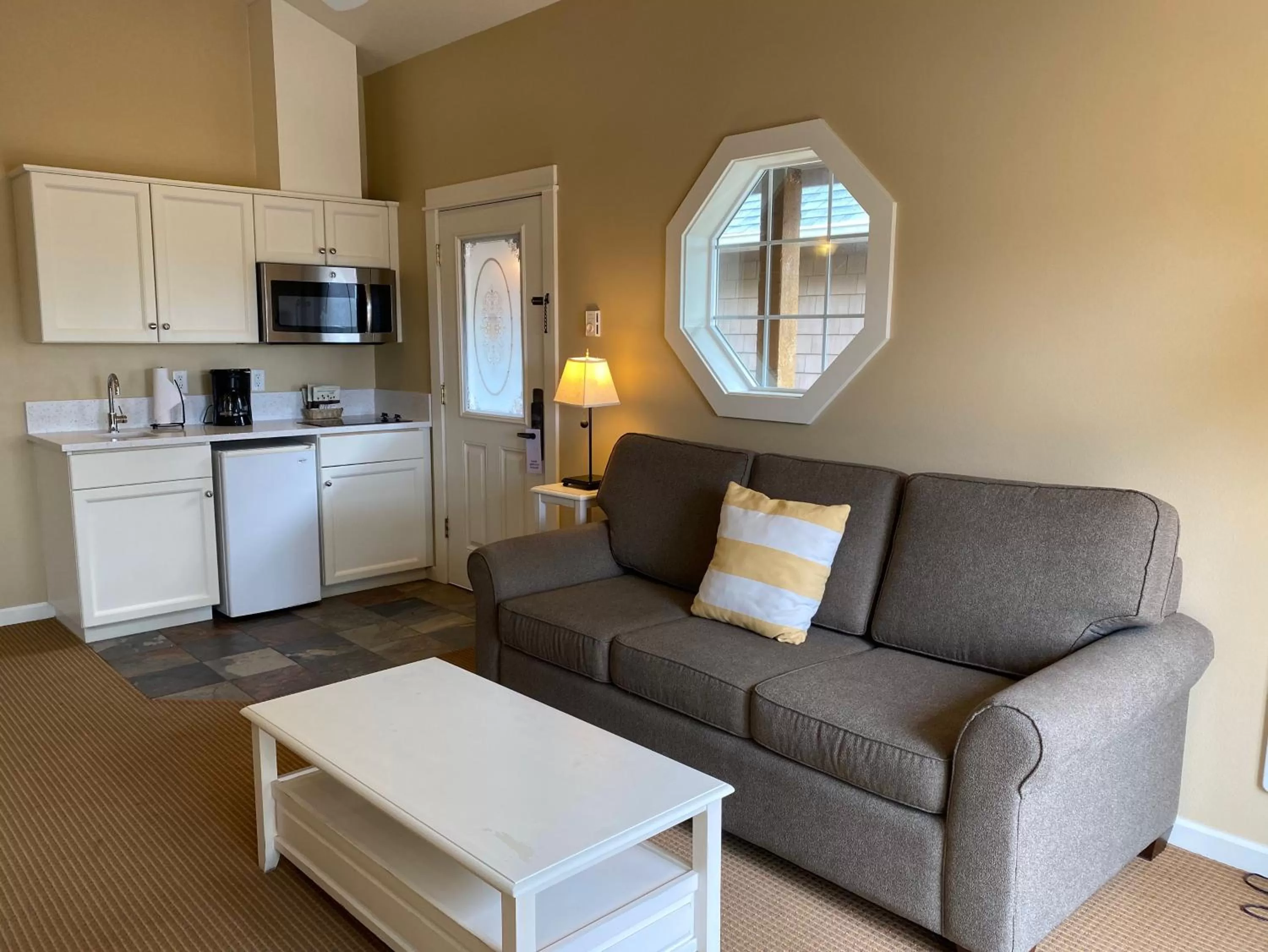 Kitchen or kitchenette in Lighthouse Inn