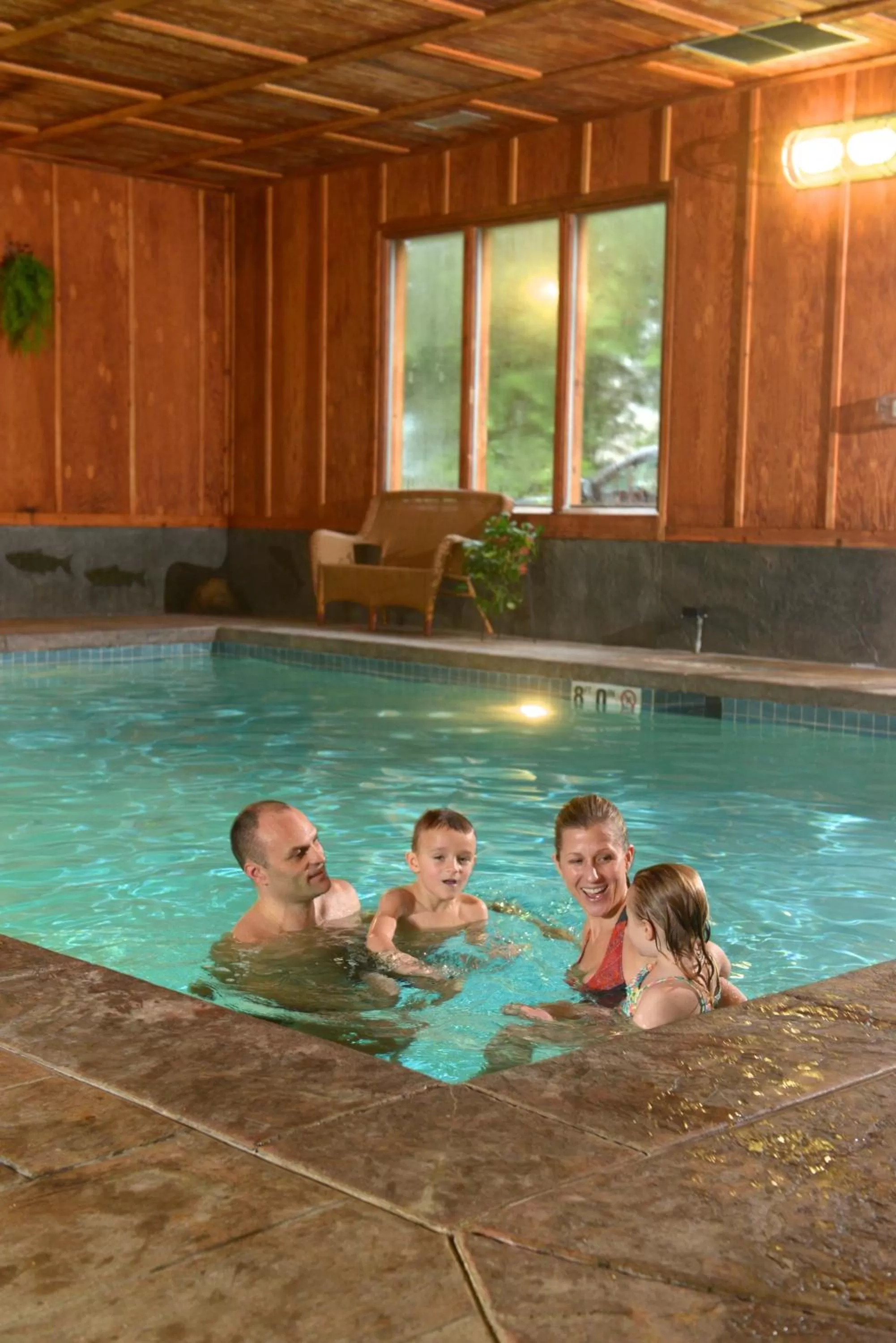 Swimming pool in Lake Quinault Lodge