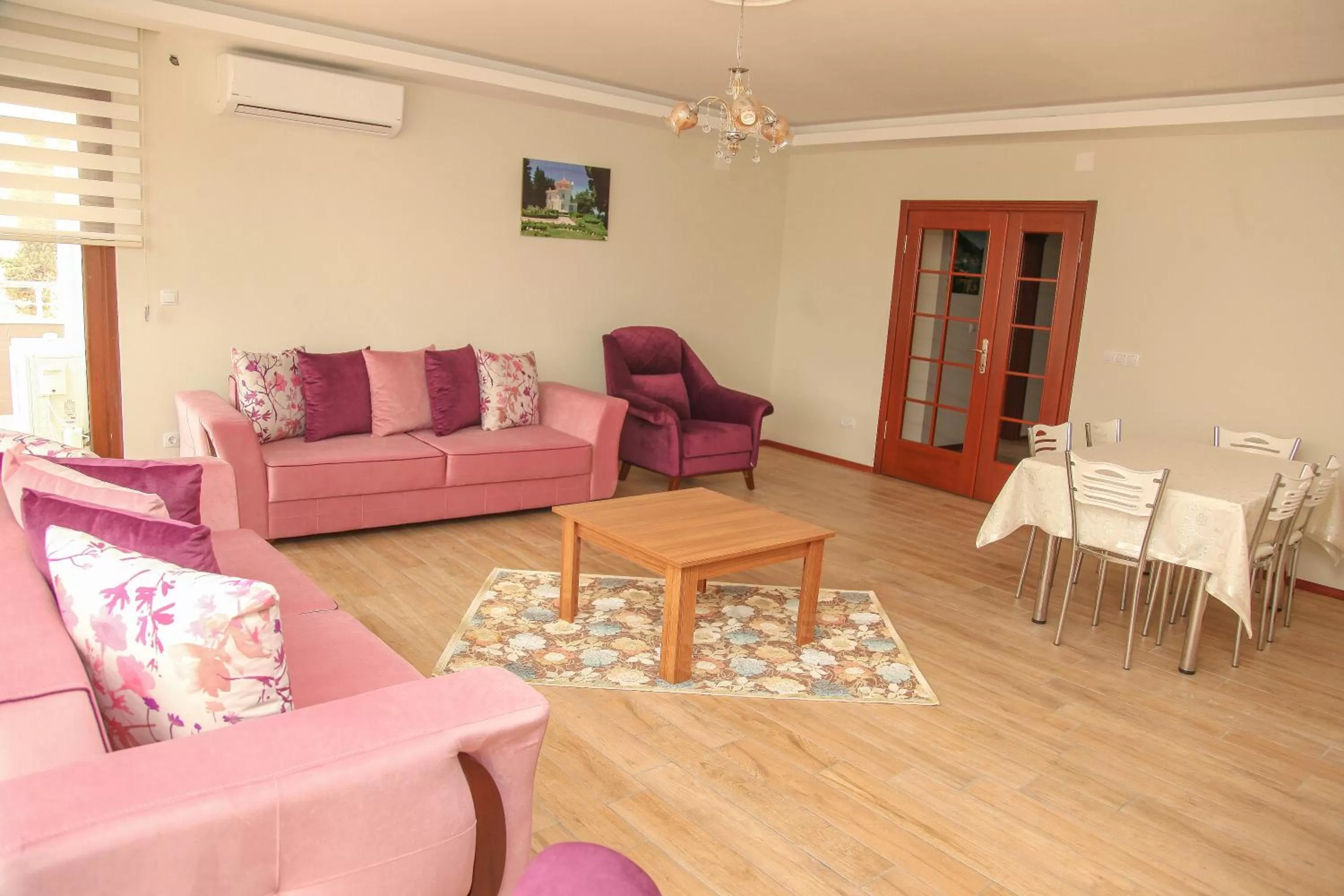 Photo of the whole room in Royal Inn Seza Residence