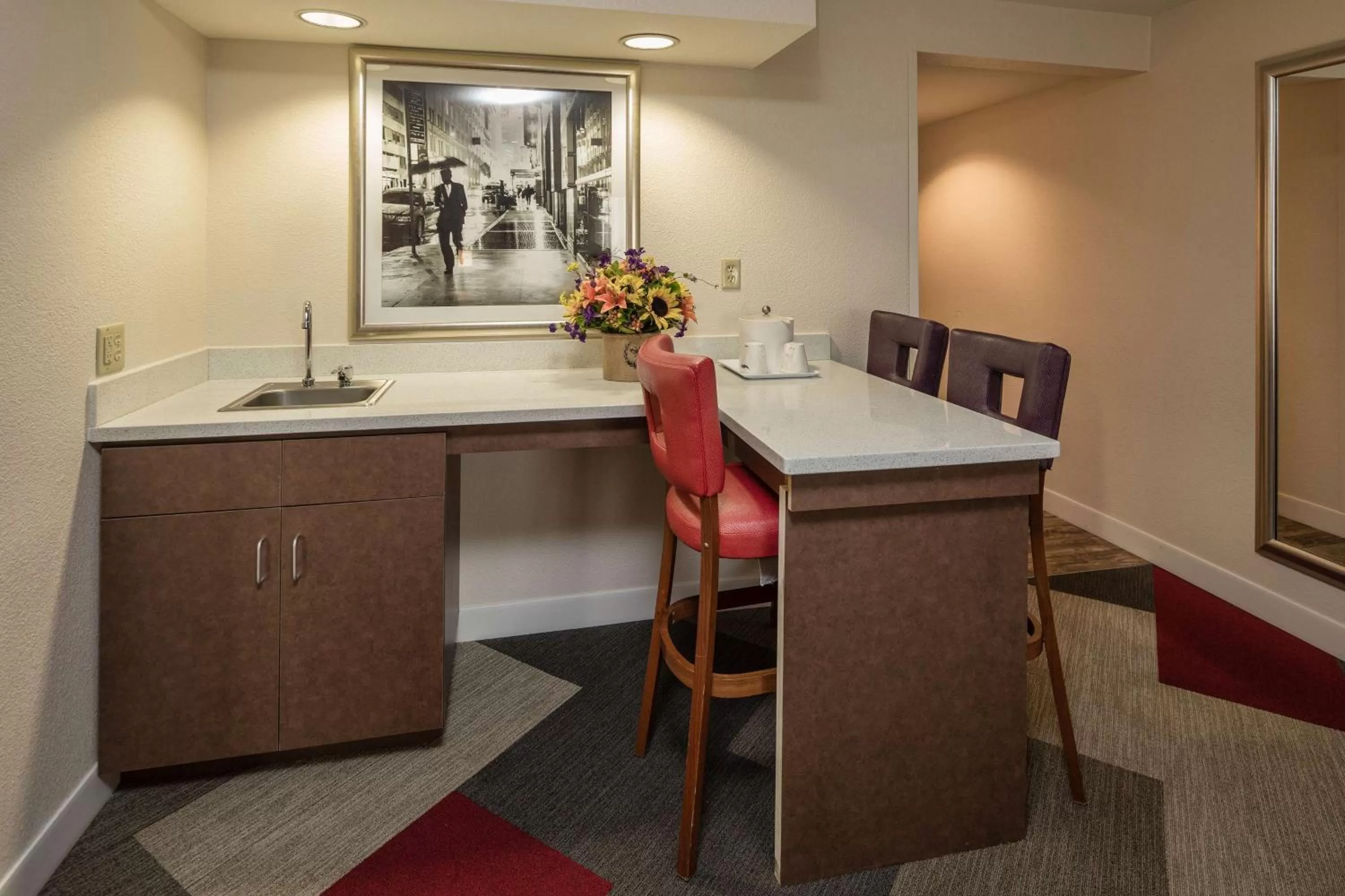 Kitchen or kitchenette in Hampton Inn San Francisco Airport