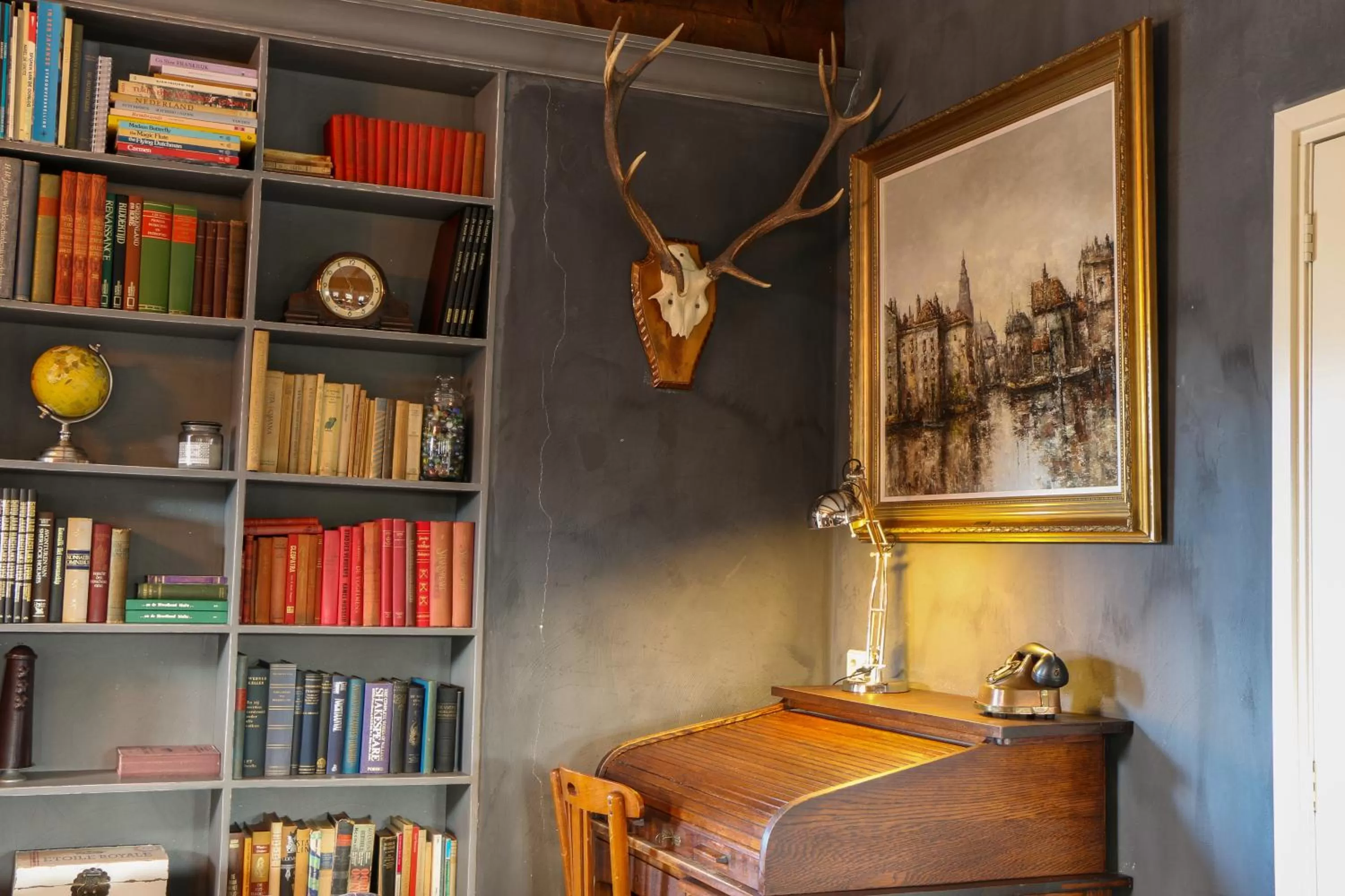 Communal lounge/ TV room in Oostmolenhoeve B&B