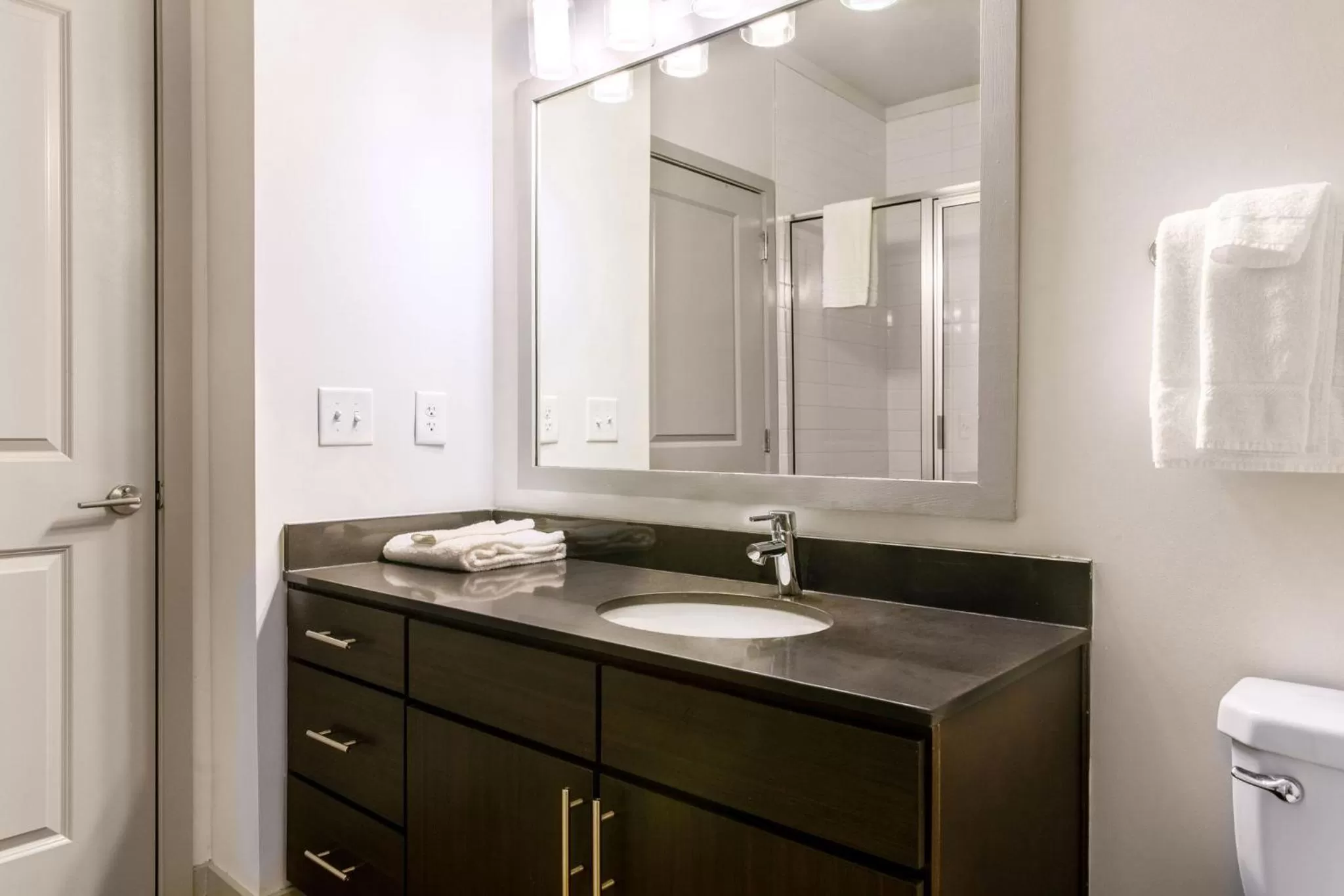 Bathroom in Placemakr Music Row - Vanderbilt