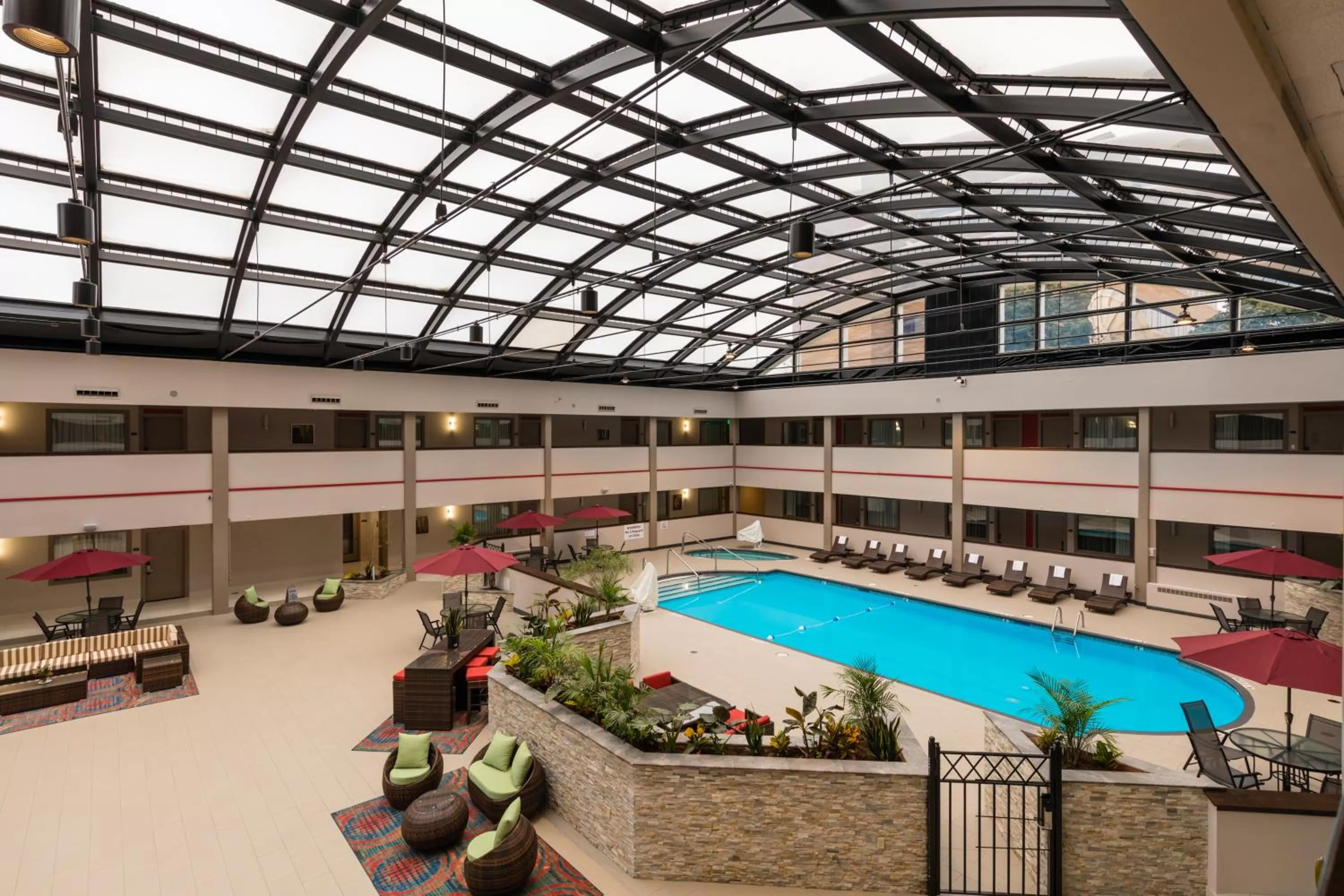 Swimming pool in Holiday Inn Brookfield - Milwaukee by IHG