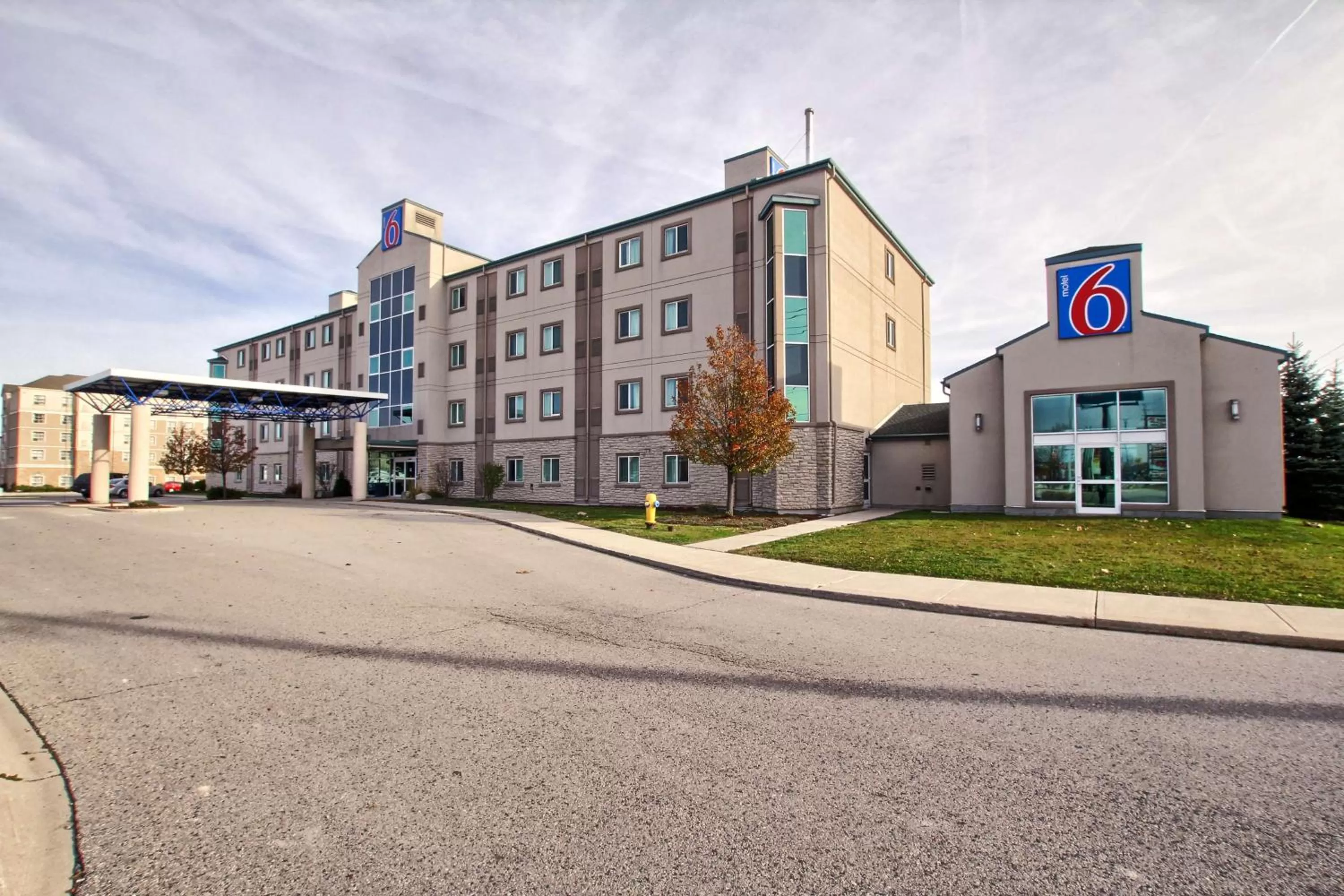 Property building in Motel 6-London, ON - Ontario