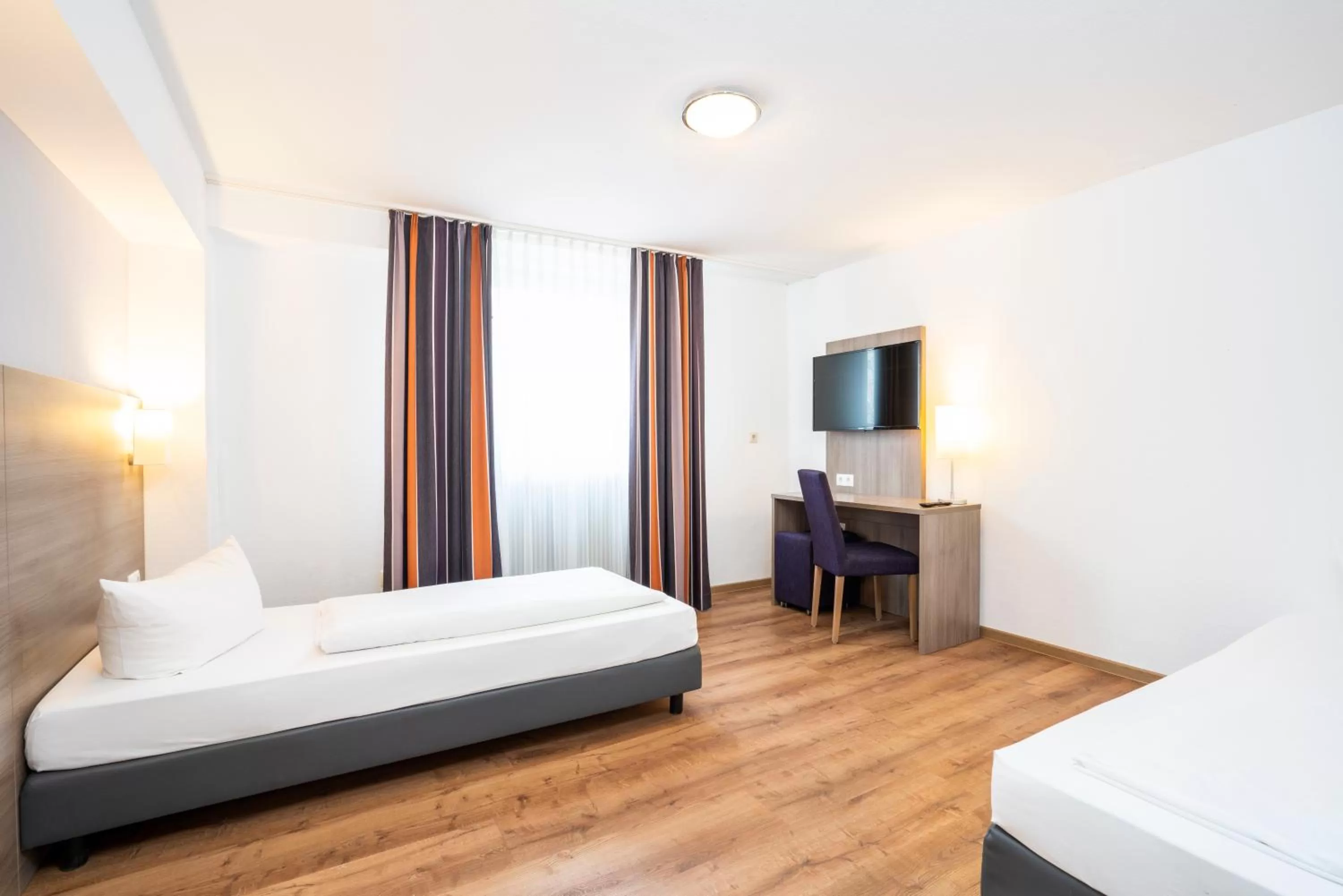 Photo of the whole room, Bed in Bamberg Inn